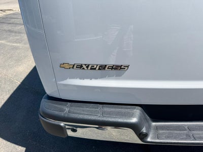 2025 Chevrolet Express Passenger 1LT