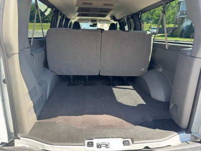 2025 Chevrolet Express Passenger 1LT