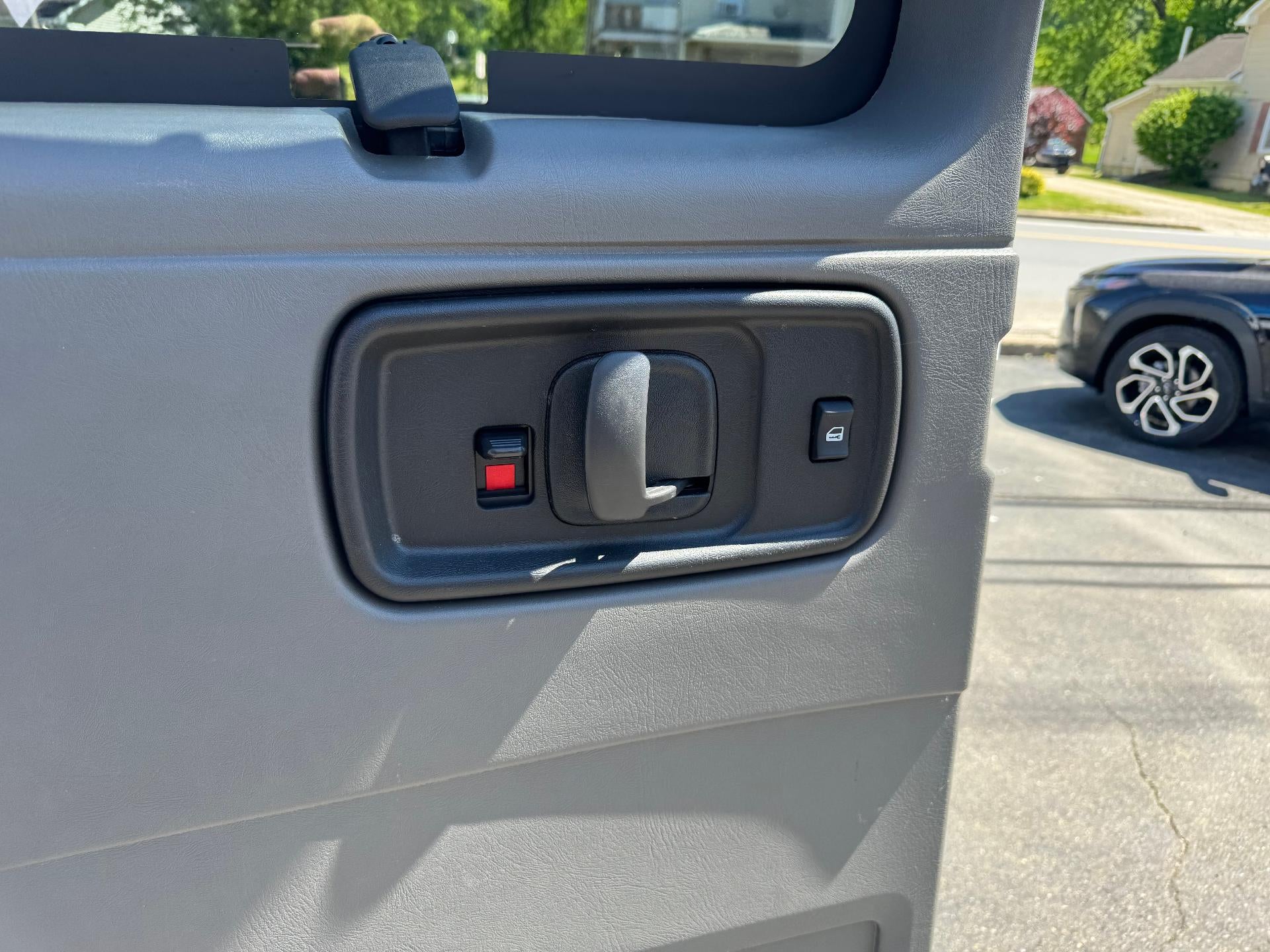 2025 Chevrolet Express Passenger 1LT