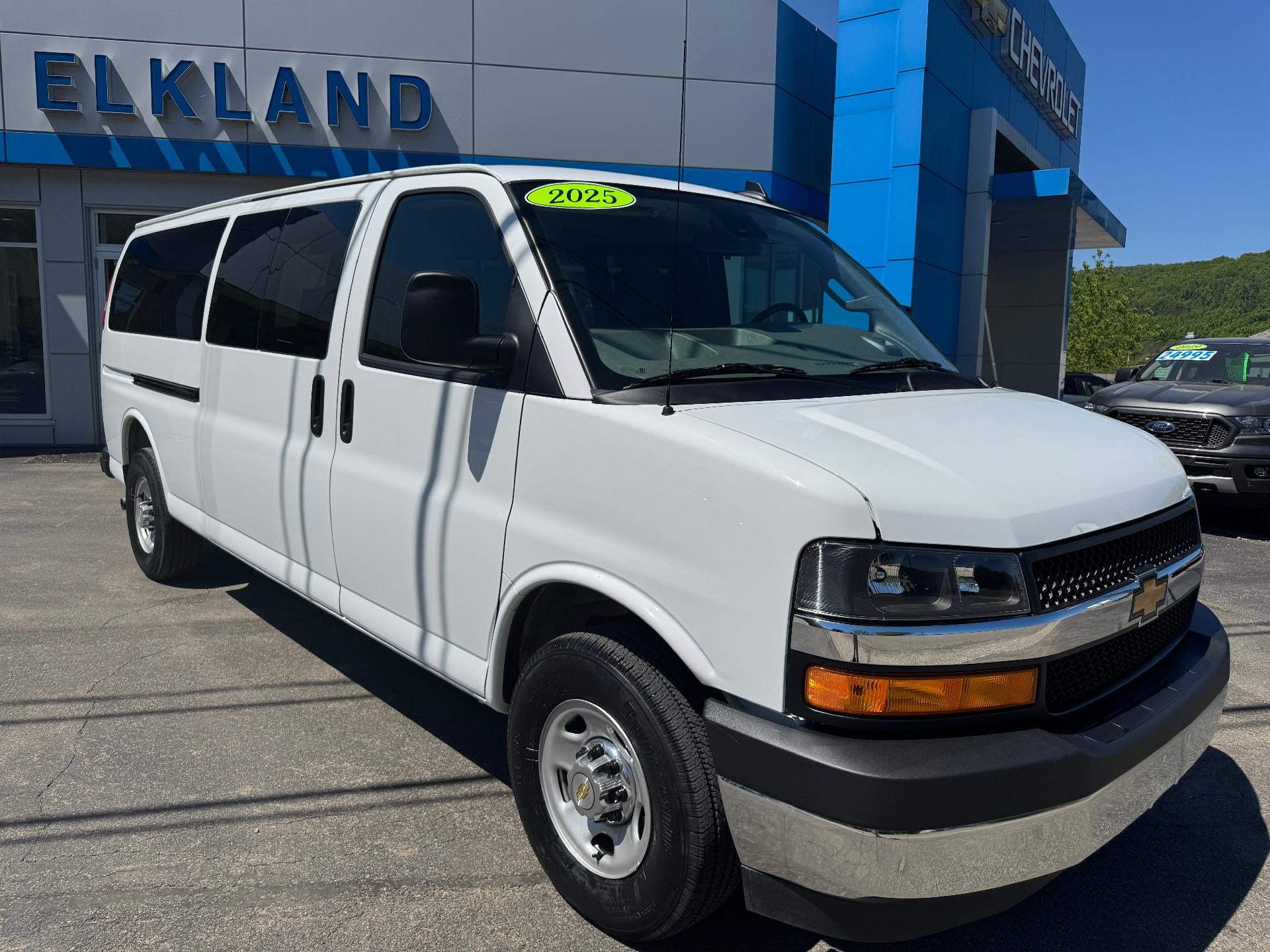 2025 Chevrolet Express Passenger 1LT