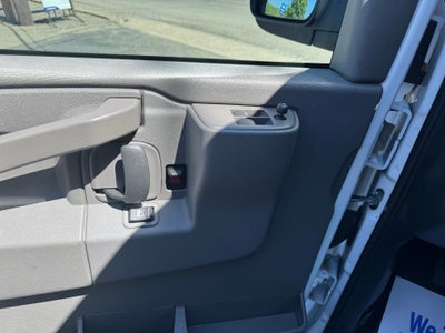 2025 Chevrolet Express Passenger 1LT
