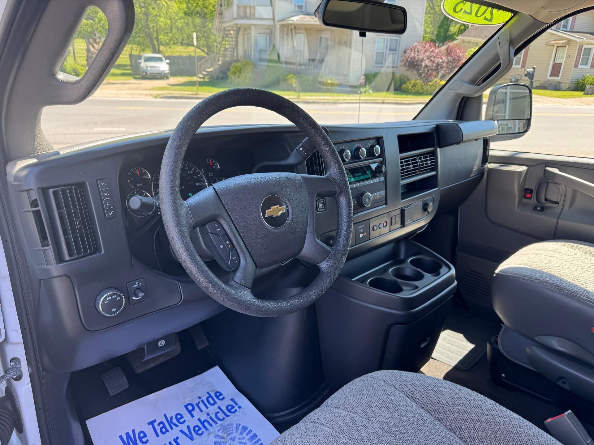 2025 Chevrolet Express Passenger 1LT