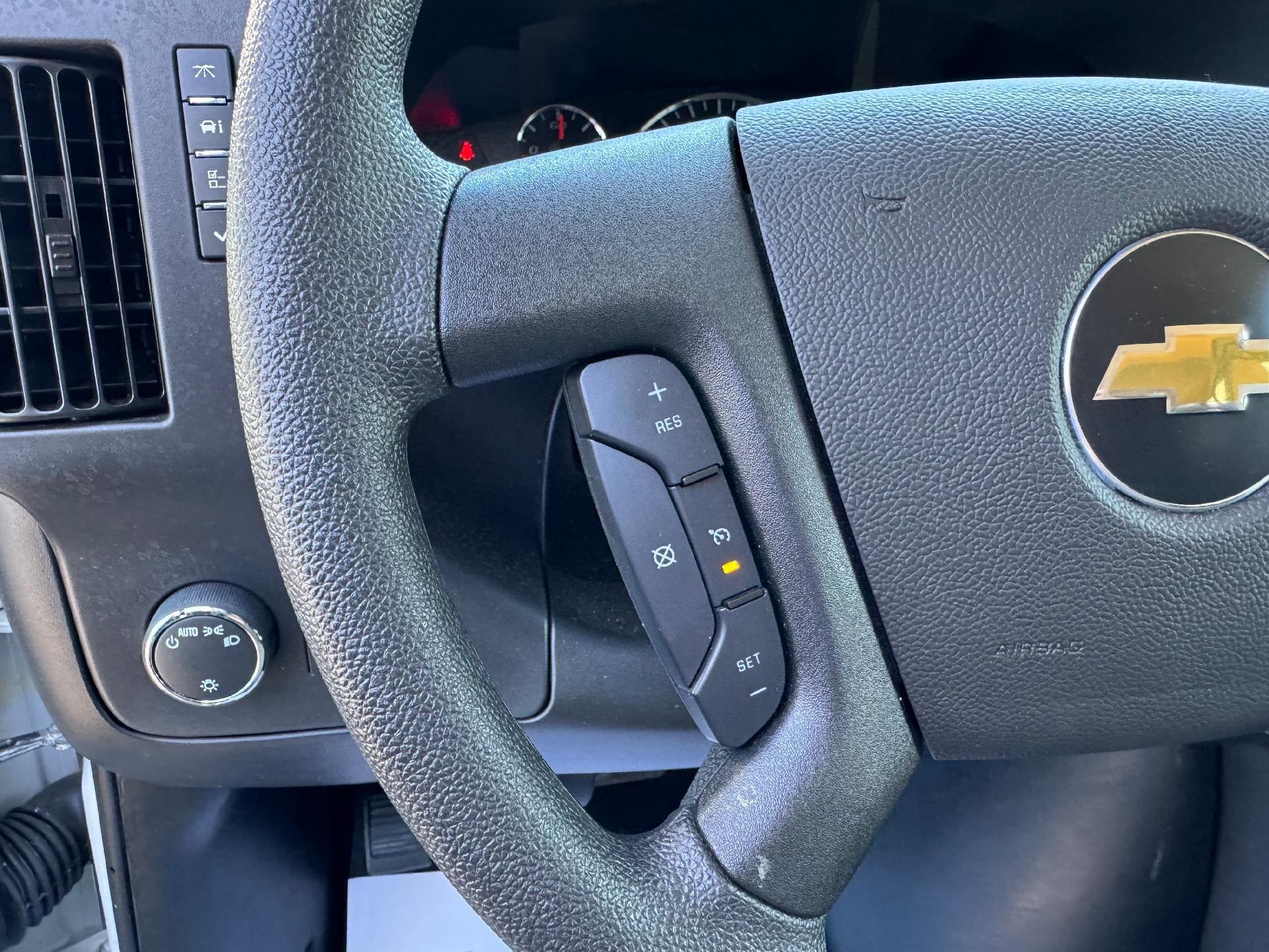 2025 Chevrolet Express Passenger 1LT