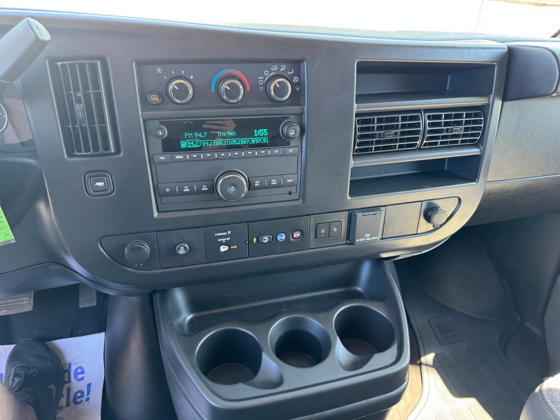 2025 Chevrolet Express Passenger 1LT