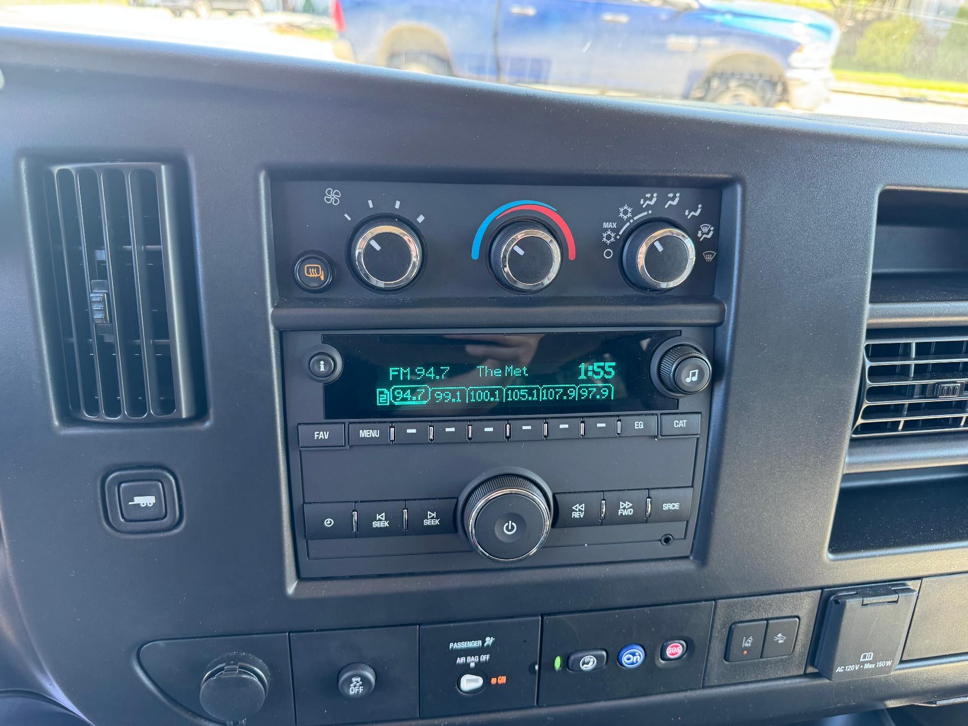 2025 Chevrolet Express Passenger 1LT