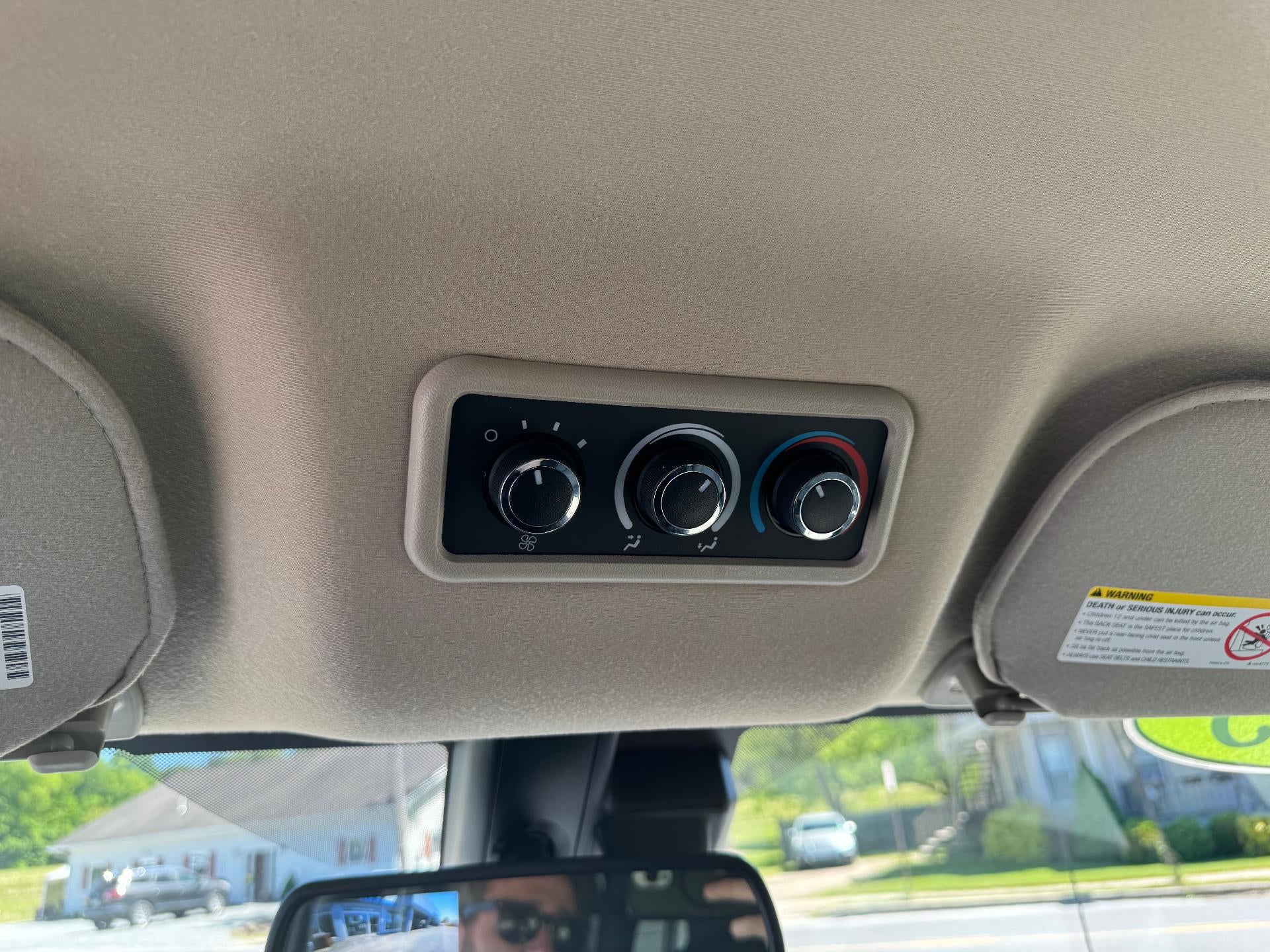 2025 Chevrolet Express Passenger 1LT