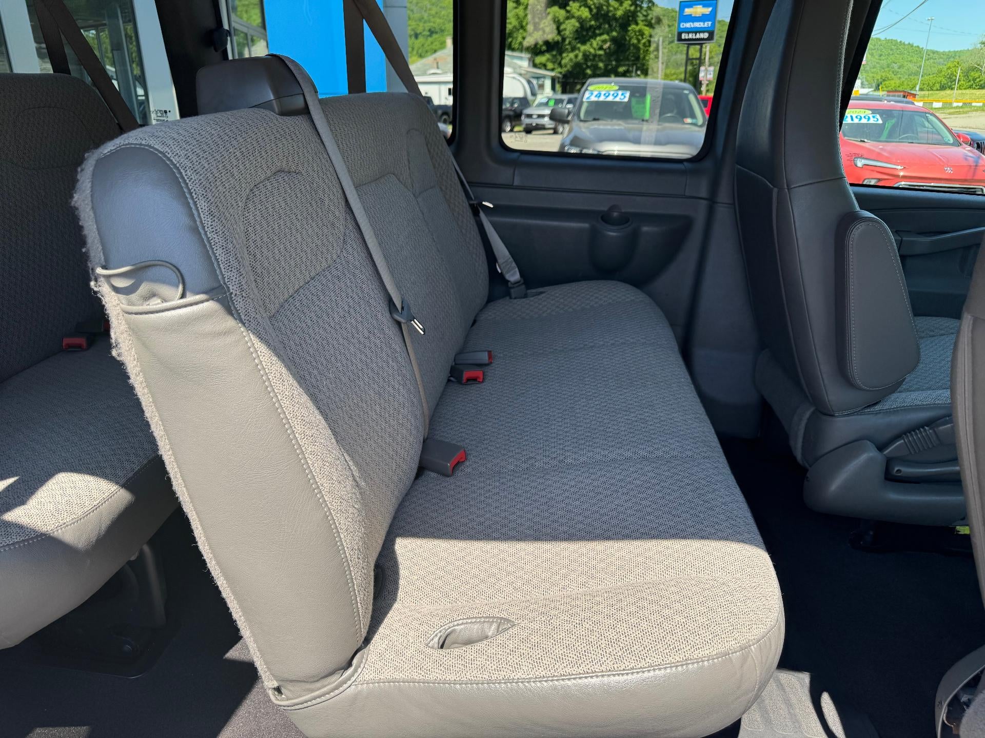 2025 Chevrolet Express Passenger 1LT