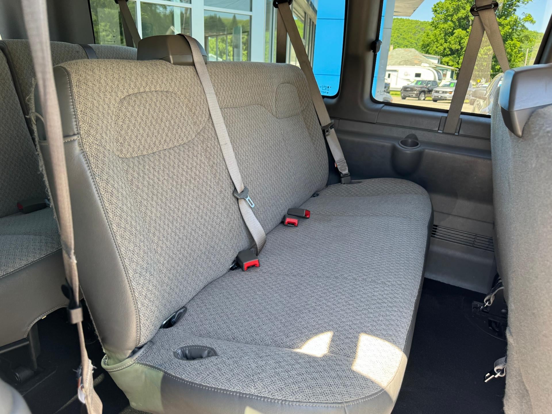 2025 Chevrolet Express Passenger 1LT