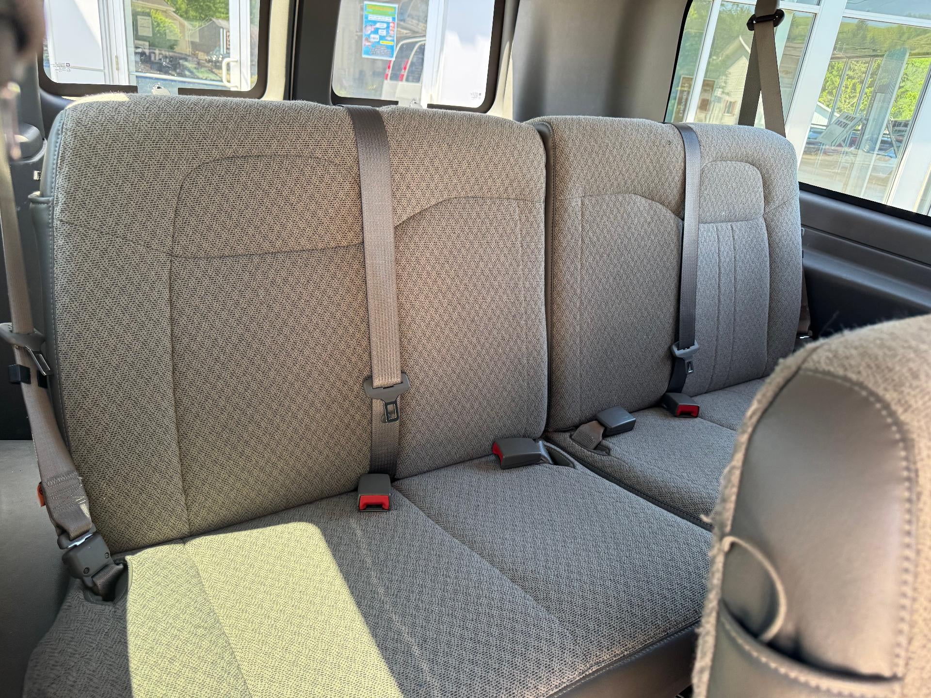 2025 Chevrolet Express Passenger 1LT