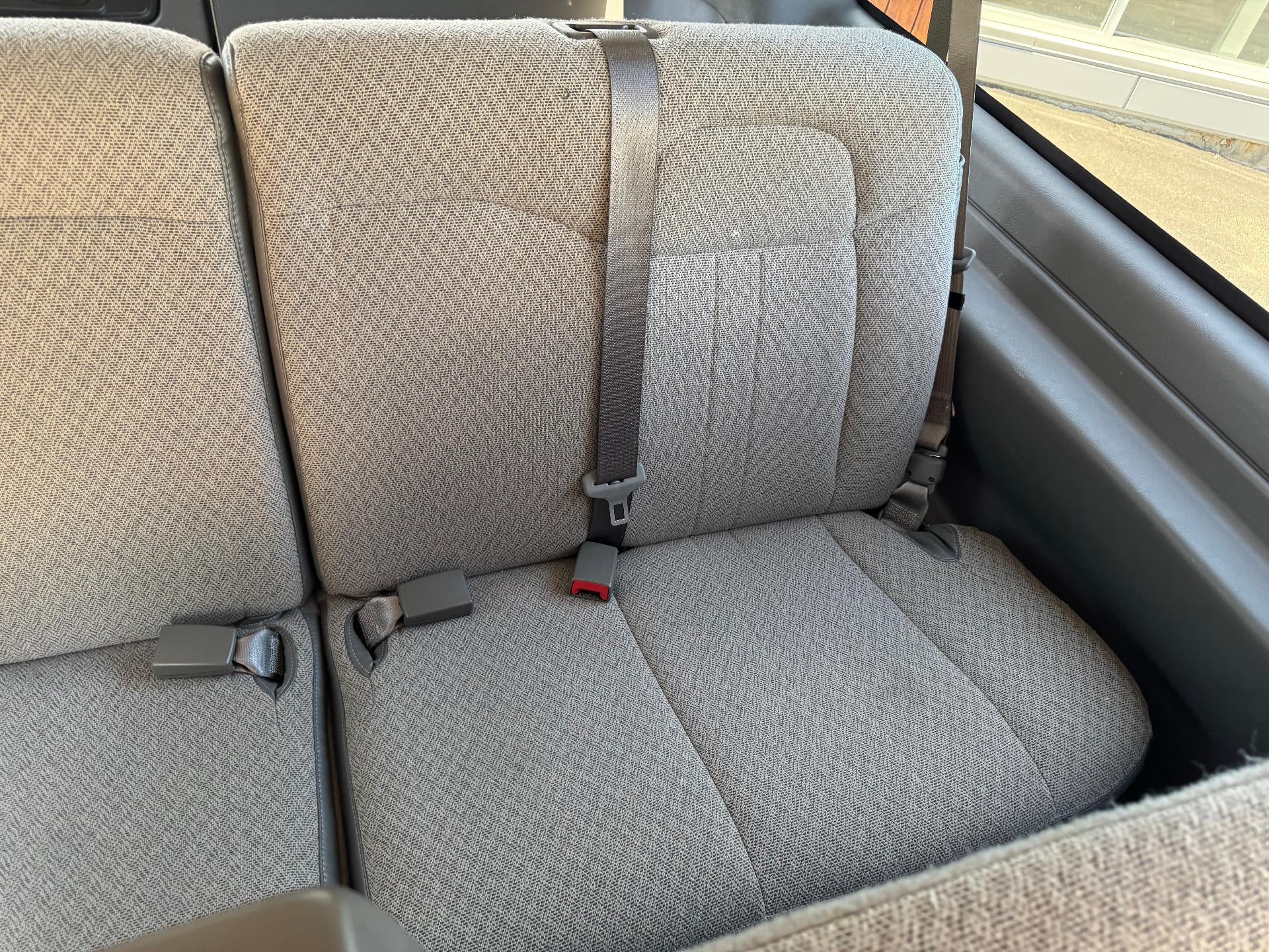 2025 Chevrolet Express Passenger 1LT