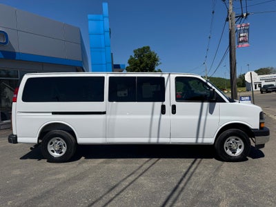 2025 Chevrolet Express Passenger 1LT