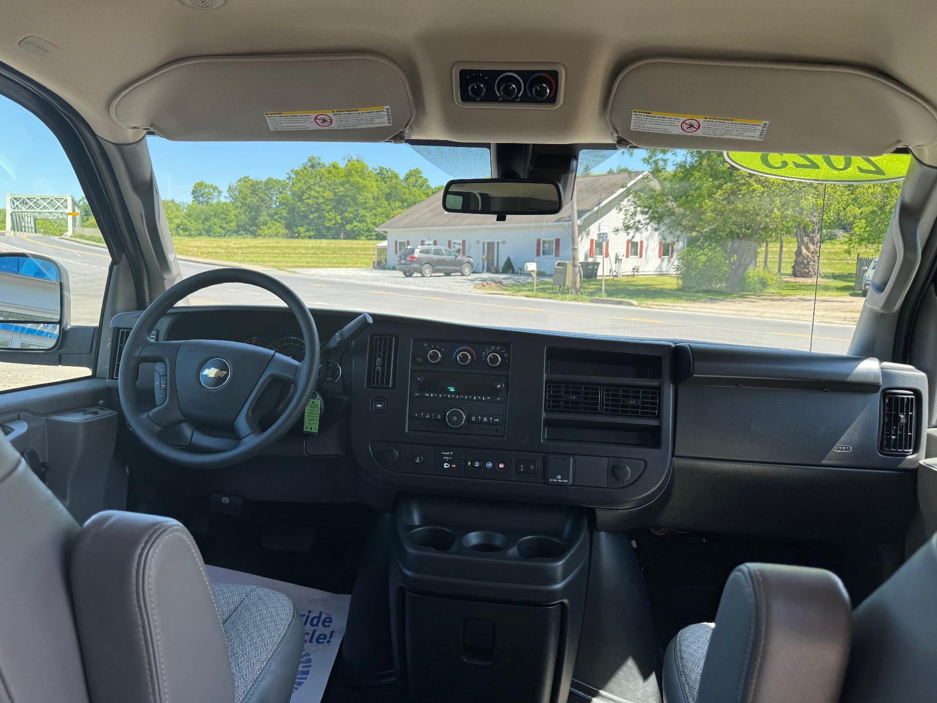 2025 Chevrolet Express Passenger 1LT