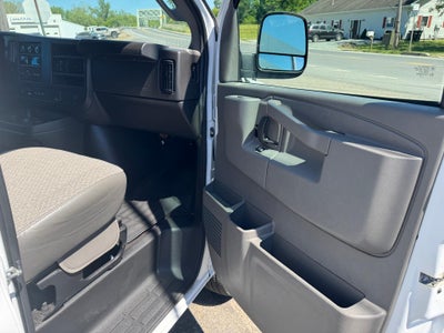 2025 Chevrolet Express Passenger 1LT