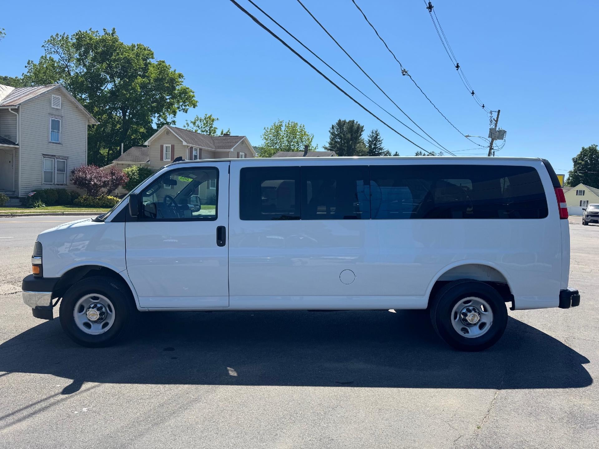 2025 Chevrolet Express Passenger 1LT