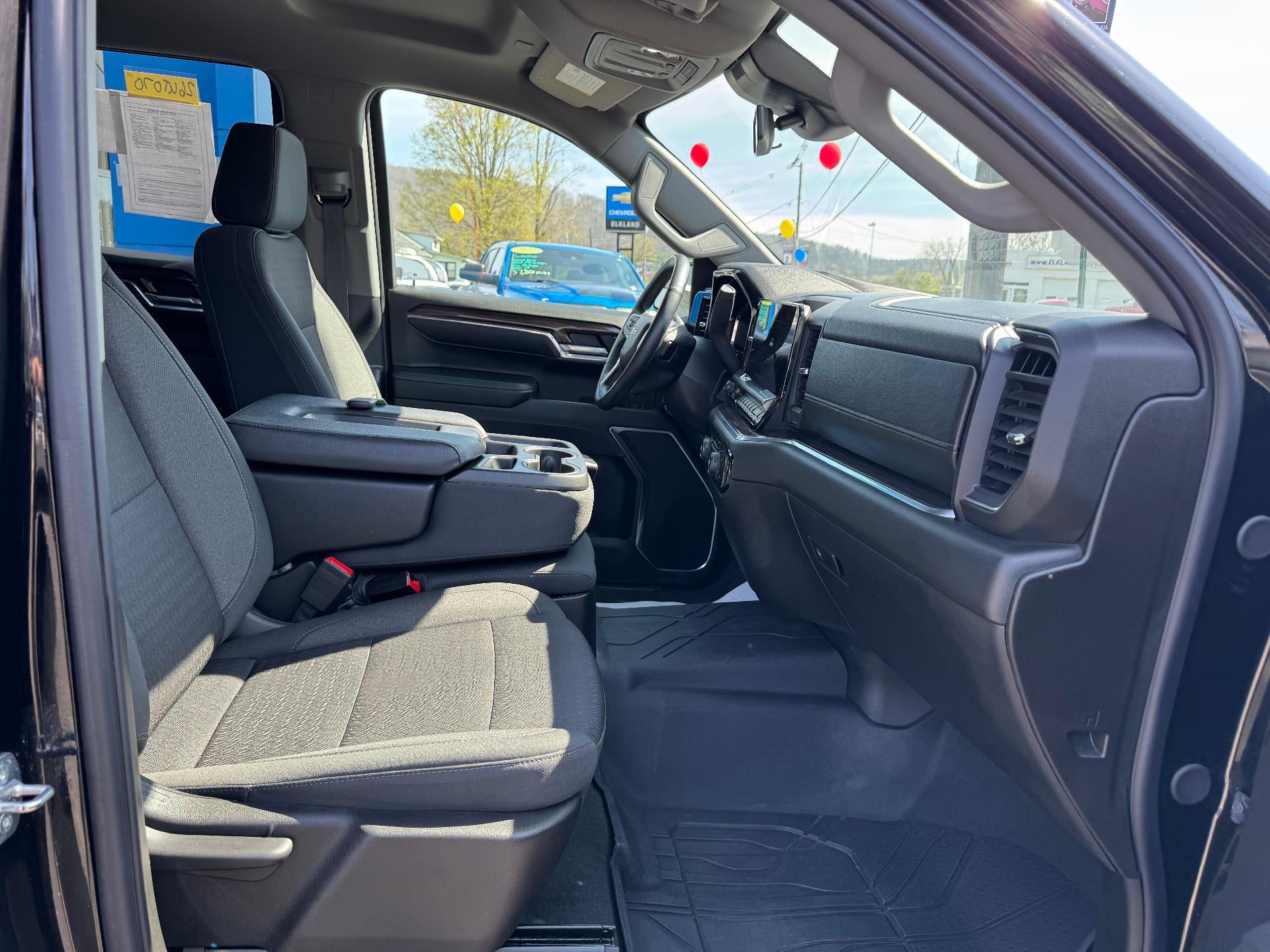 2024 Chevrolet Silverado 1500 LT (2FL)