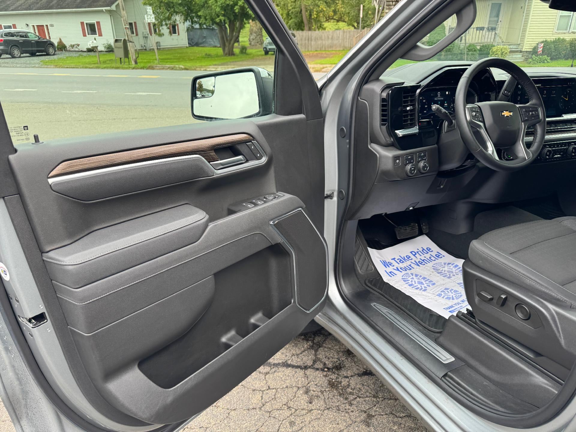 2025 Chevrolet Silverado 1500 LT (2FL)