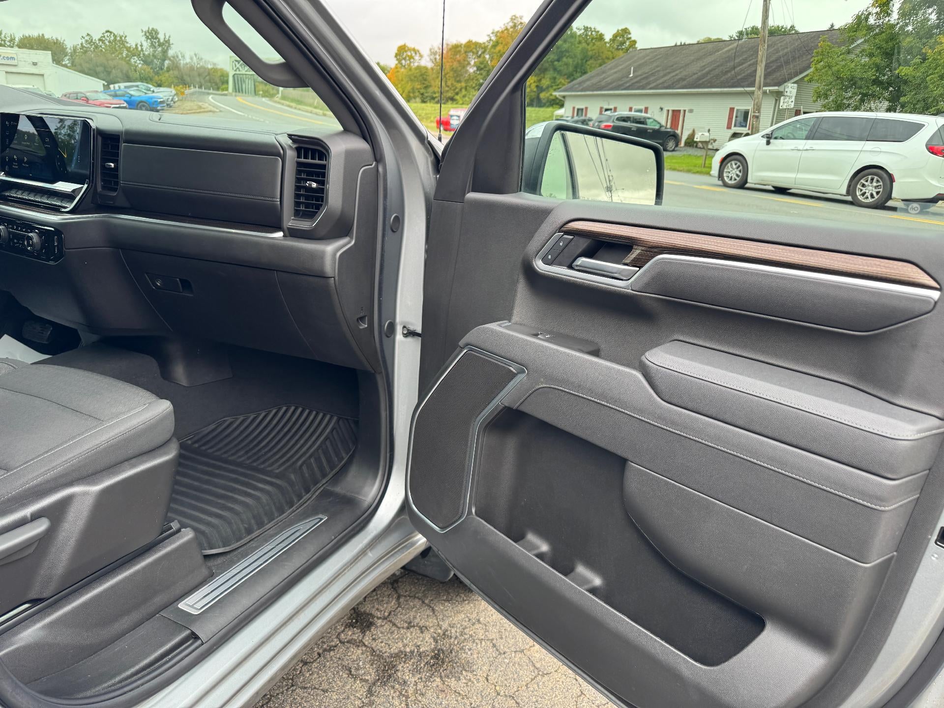 2025 Chevrolet Silverado 1500 LT (2FL)
