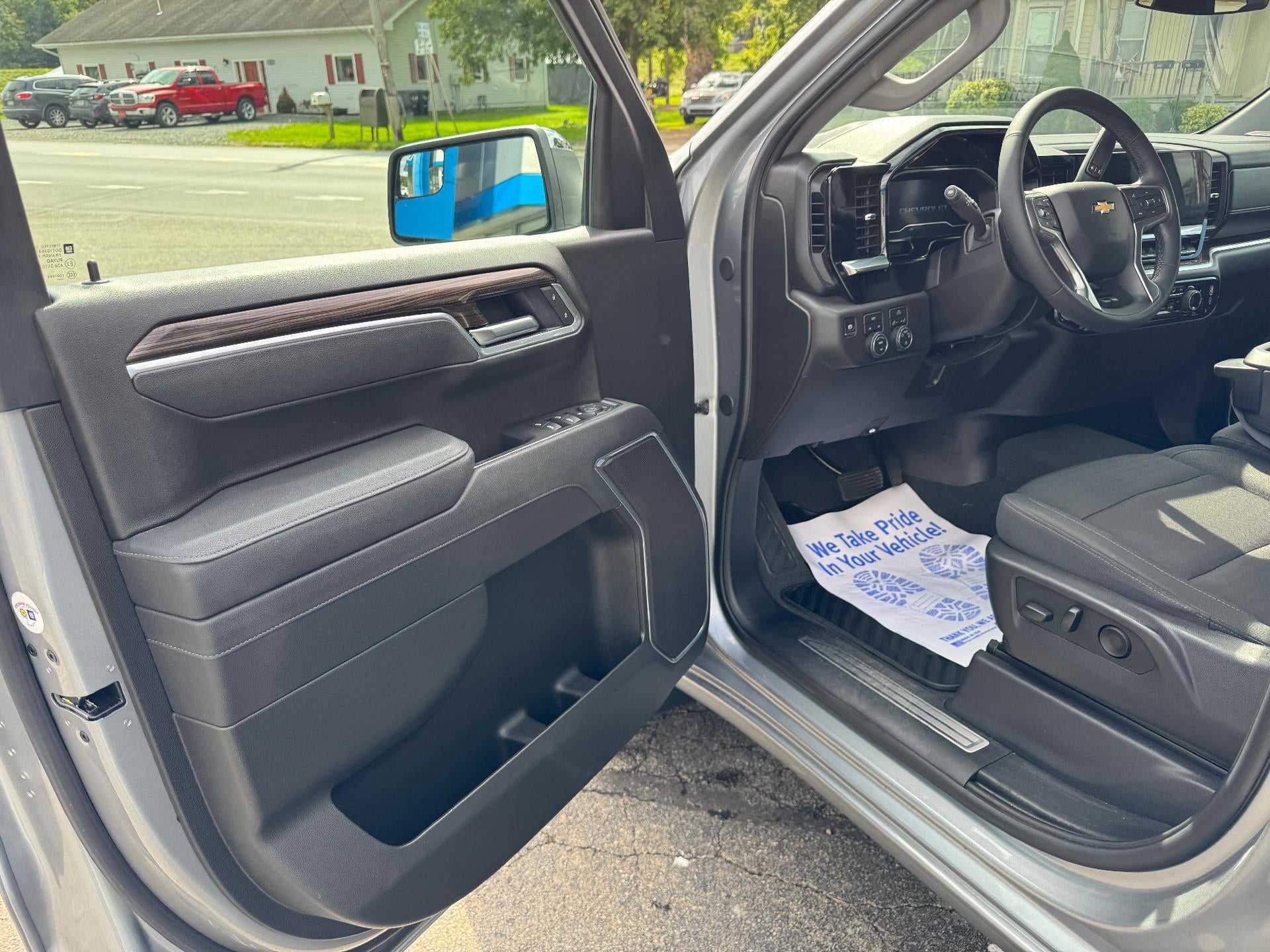 2025 Chevrolet Silverado 1500 LT (2FL)