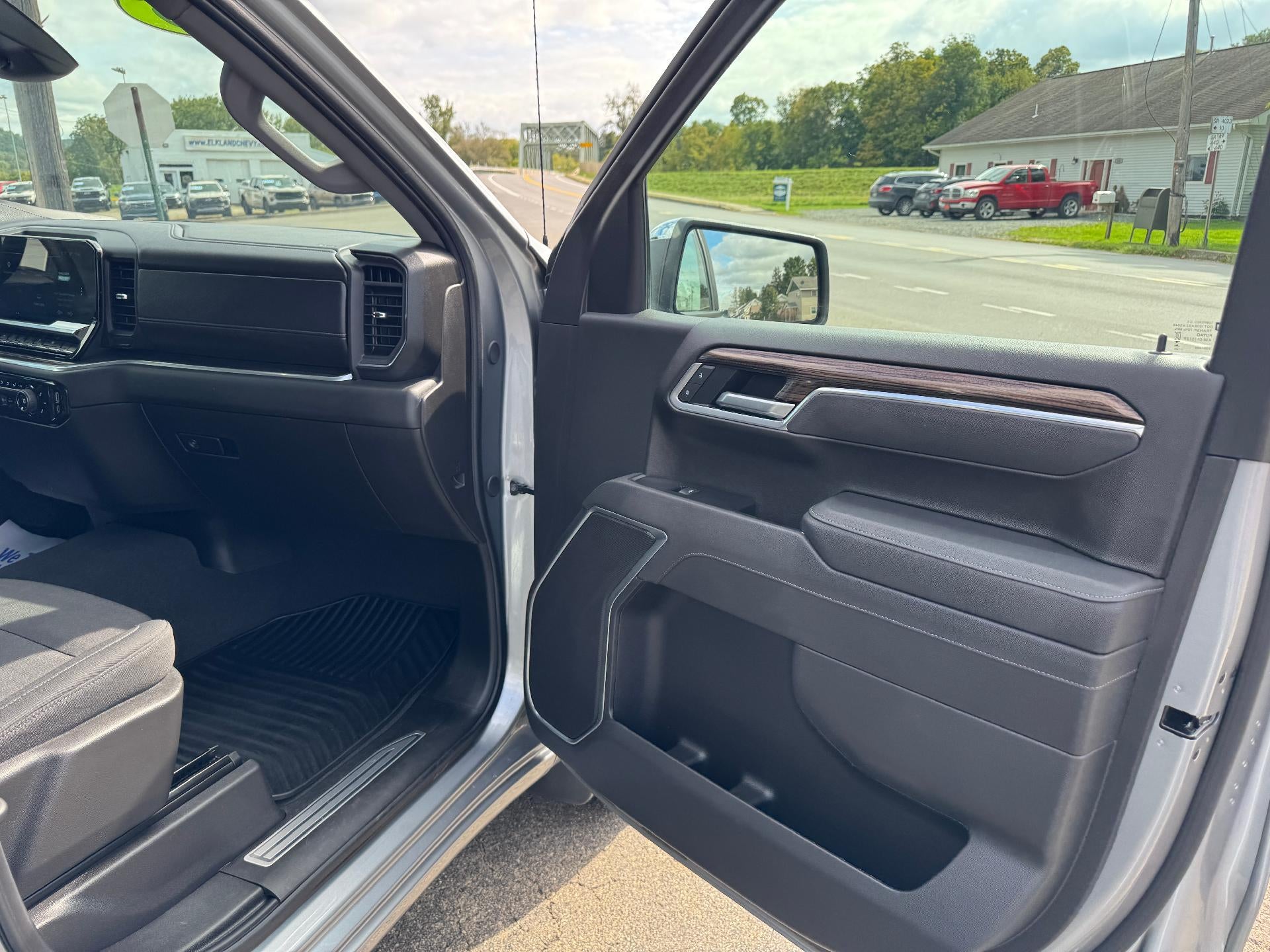 2025 Chevrolet Silverado 1500 LT (2FL)