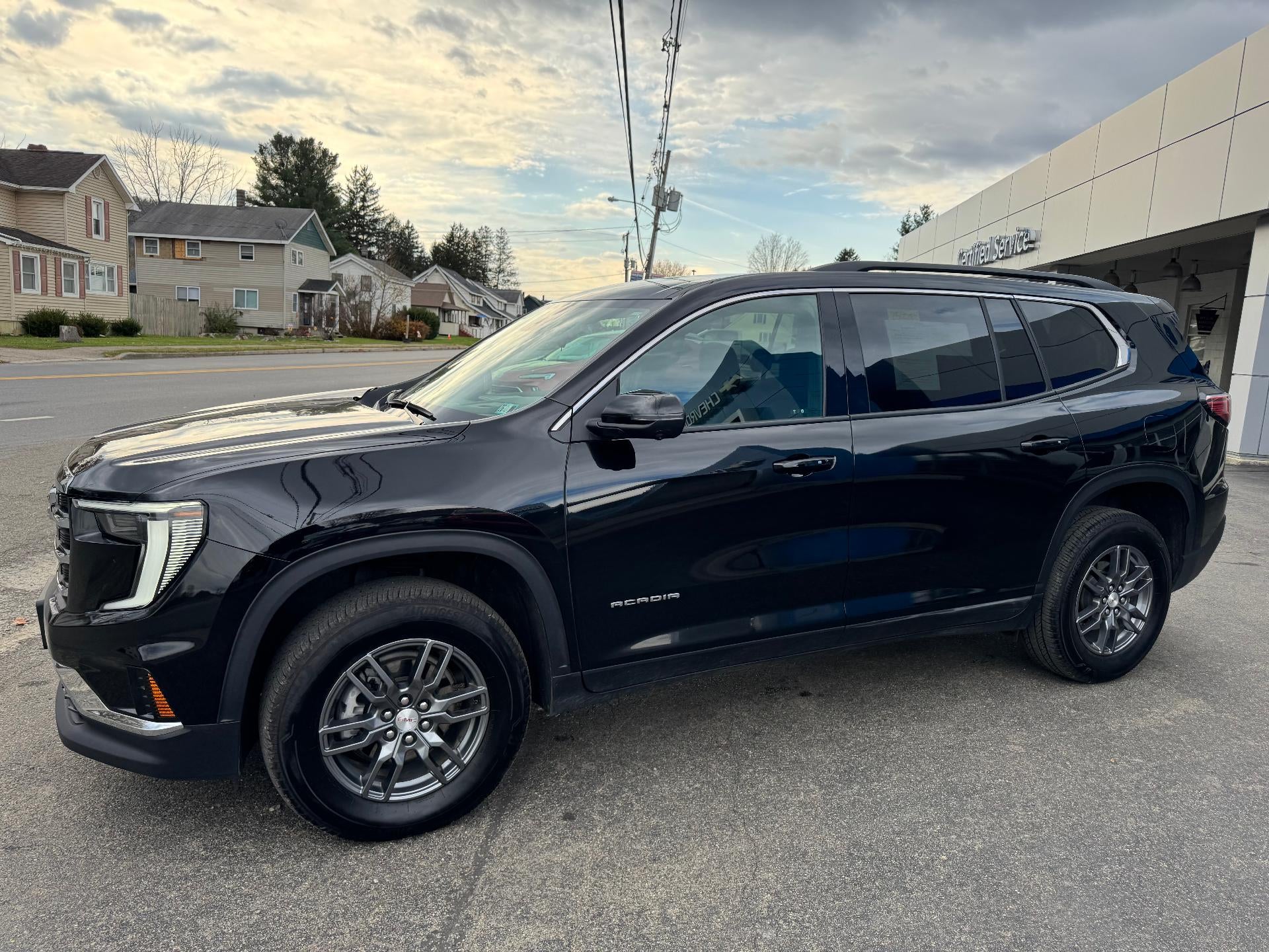 2025 GMC Acadia Elevation