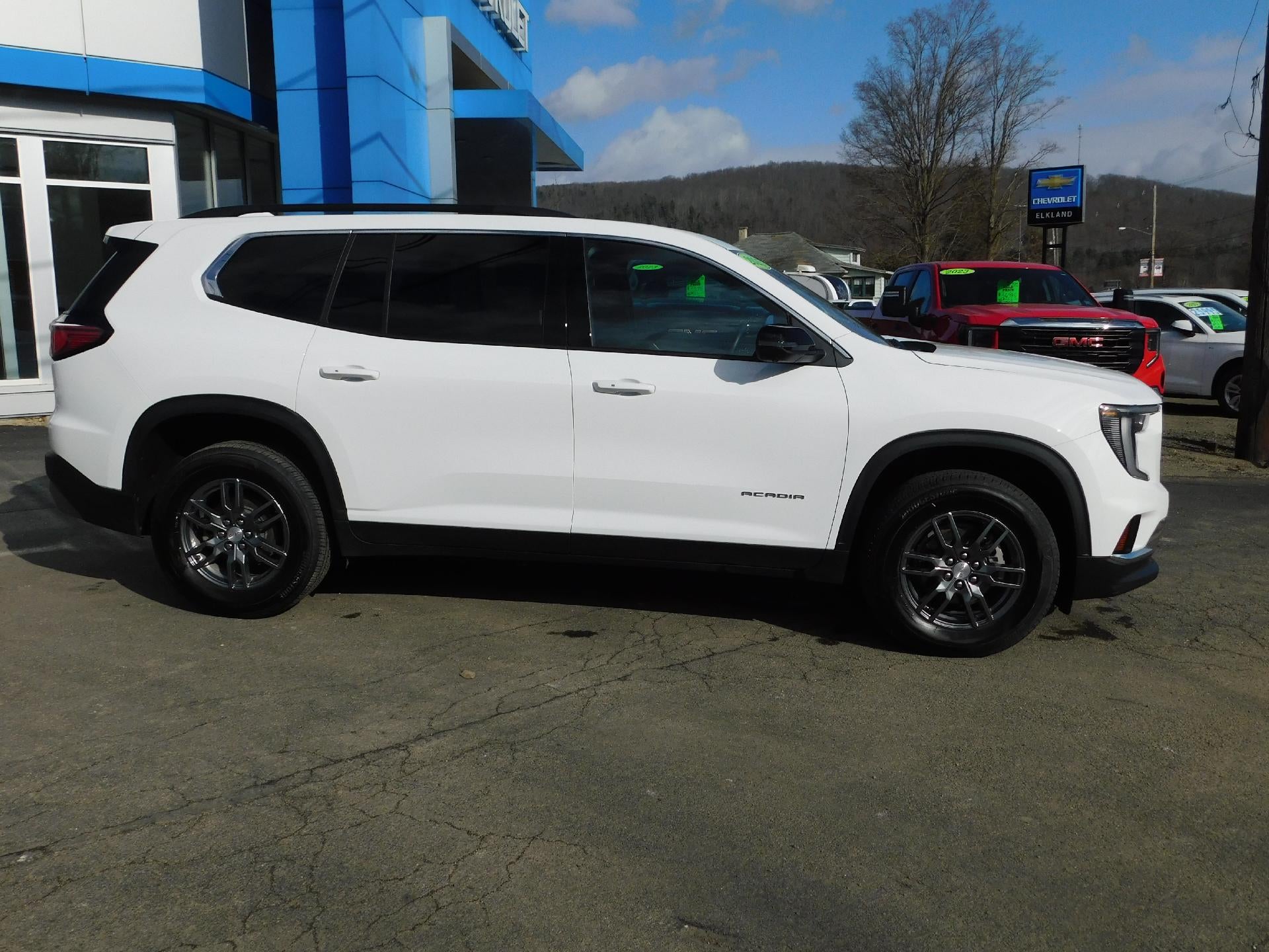 2025 GMC Acadia Elevation