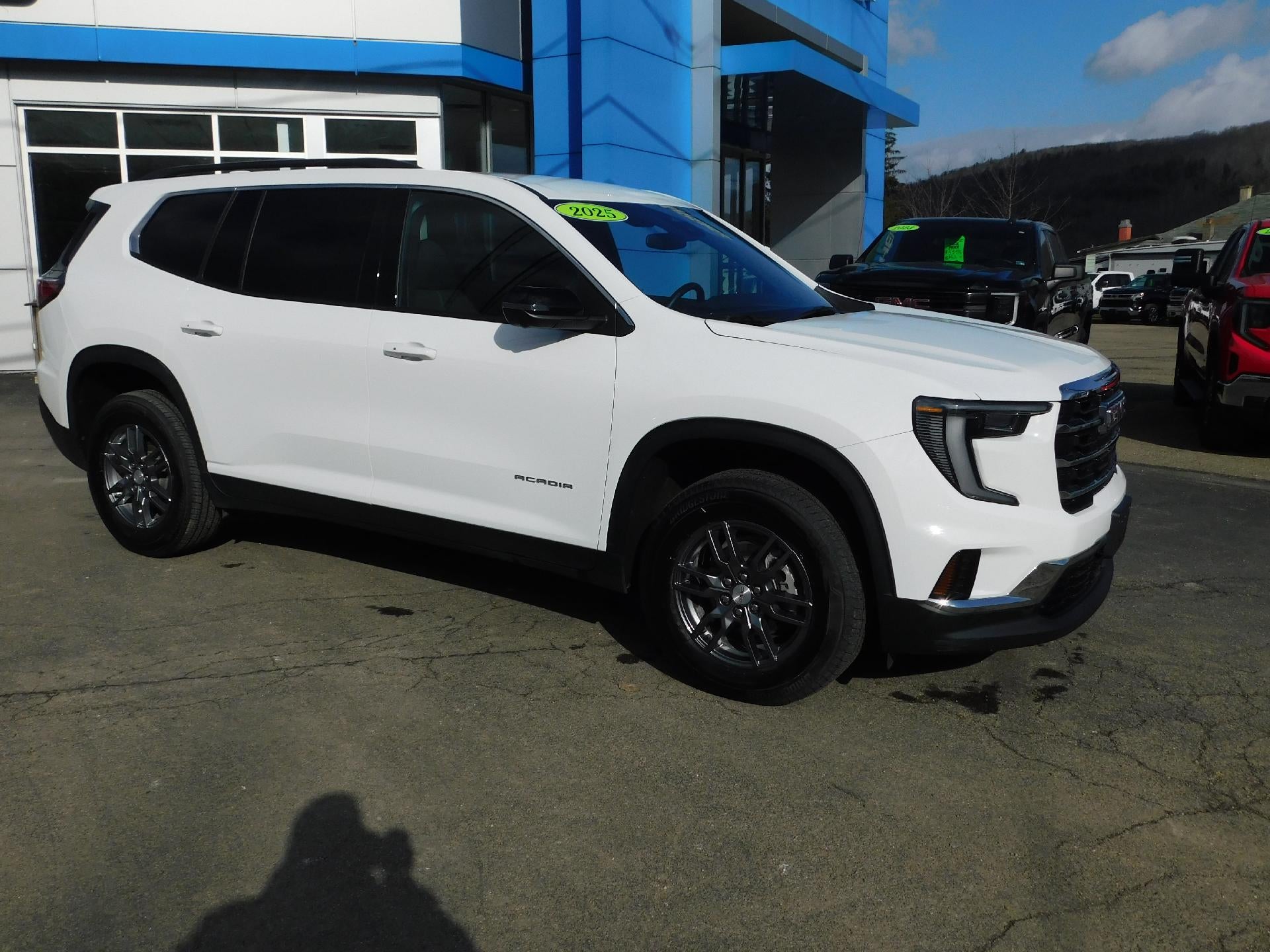 2025 GMC Acadia Elevation