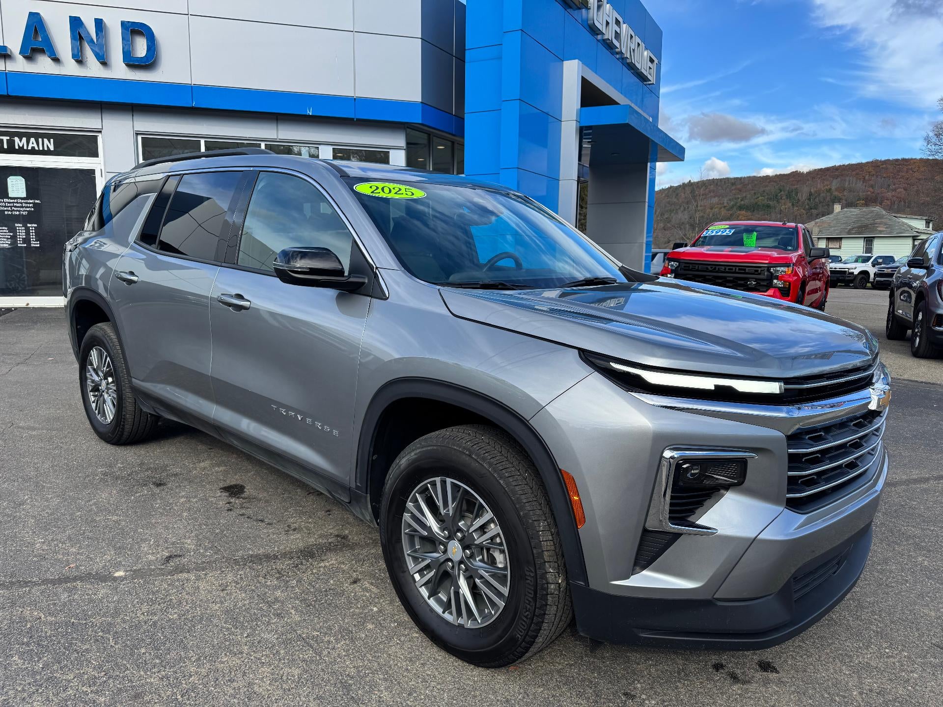 2025 Chevrolet Traverse LT