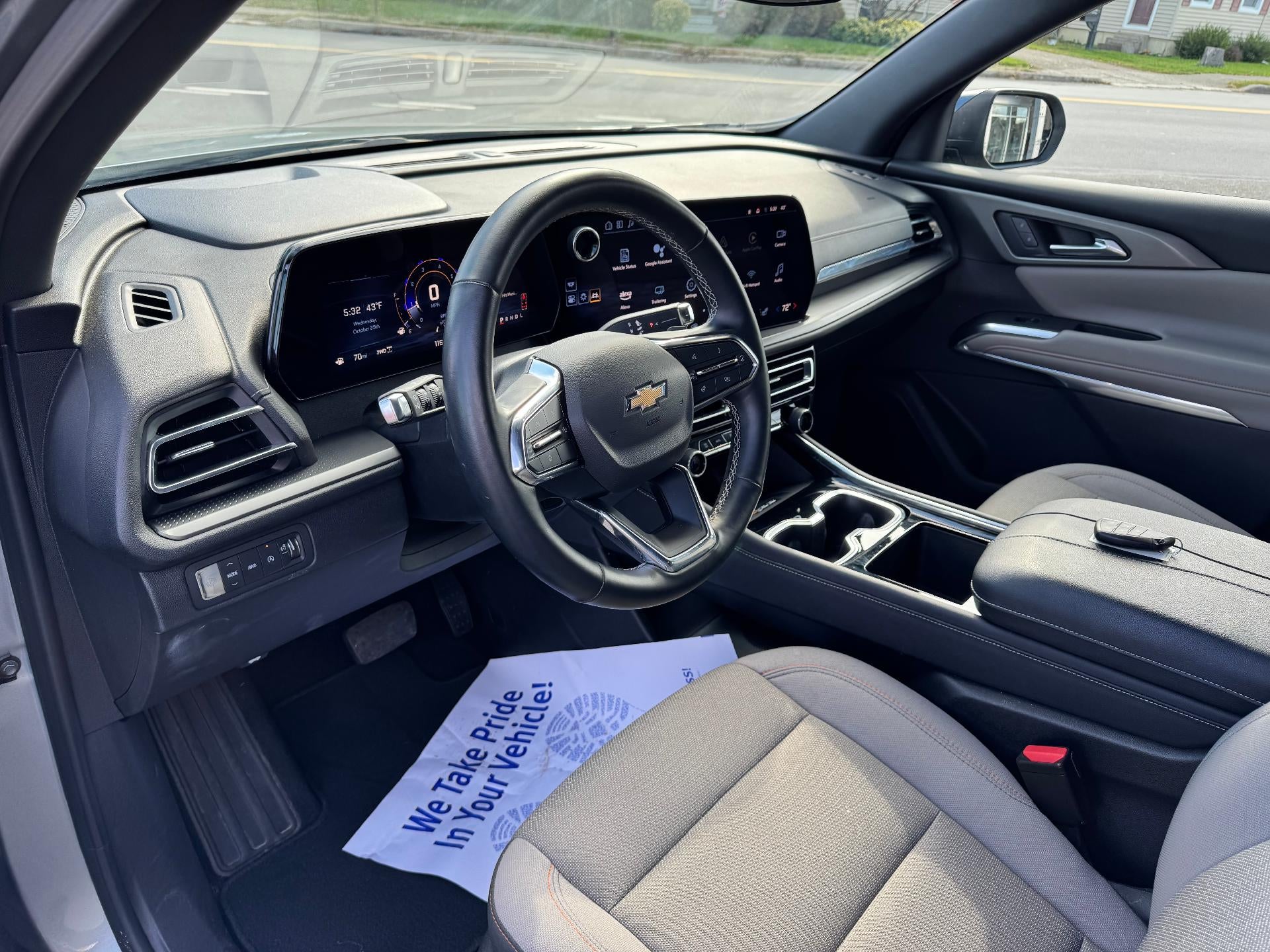 2025 Chevrolet Traverse LT