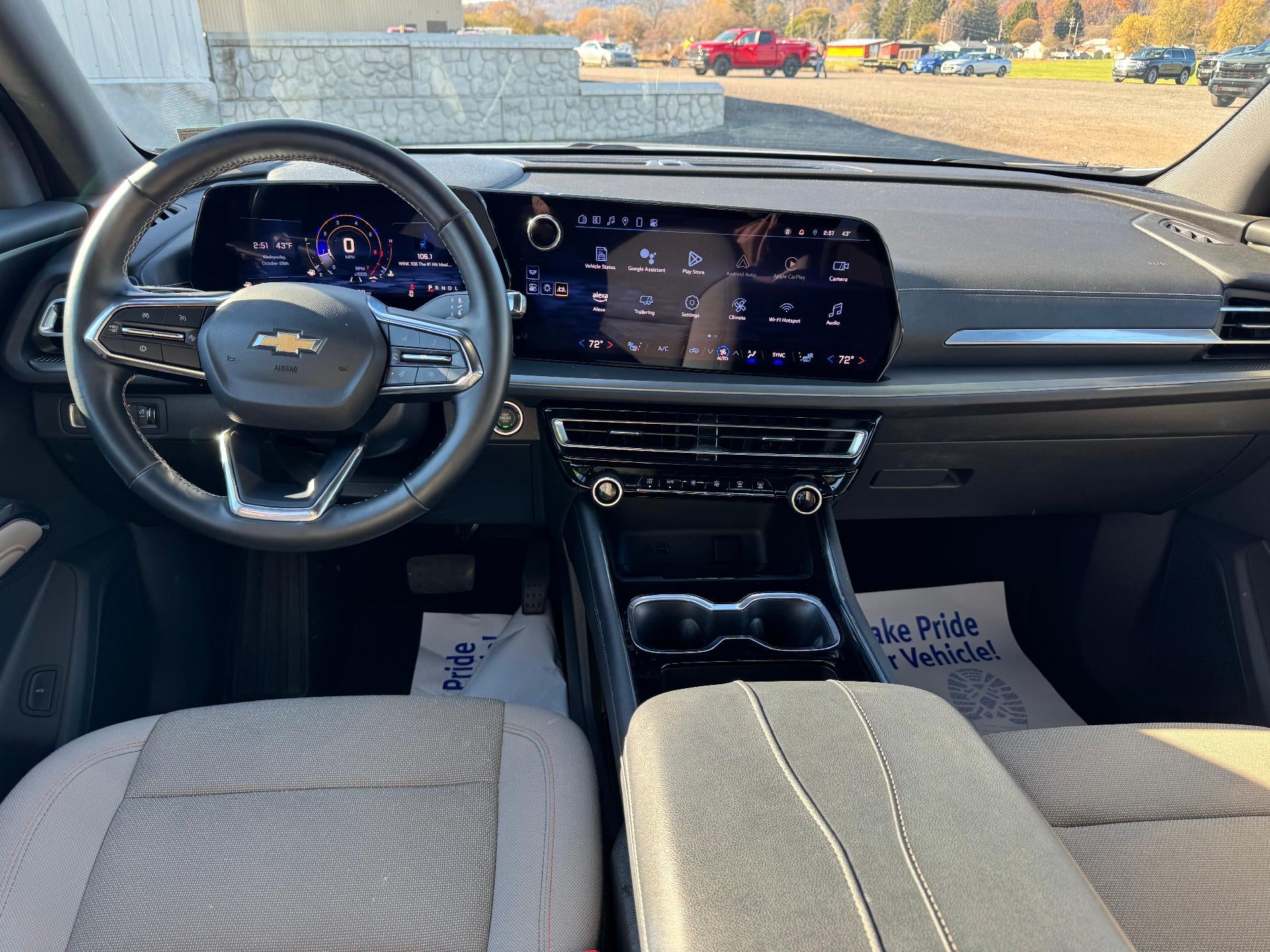 2025 Chevrolet Traverse LT