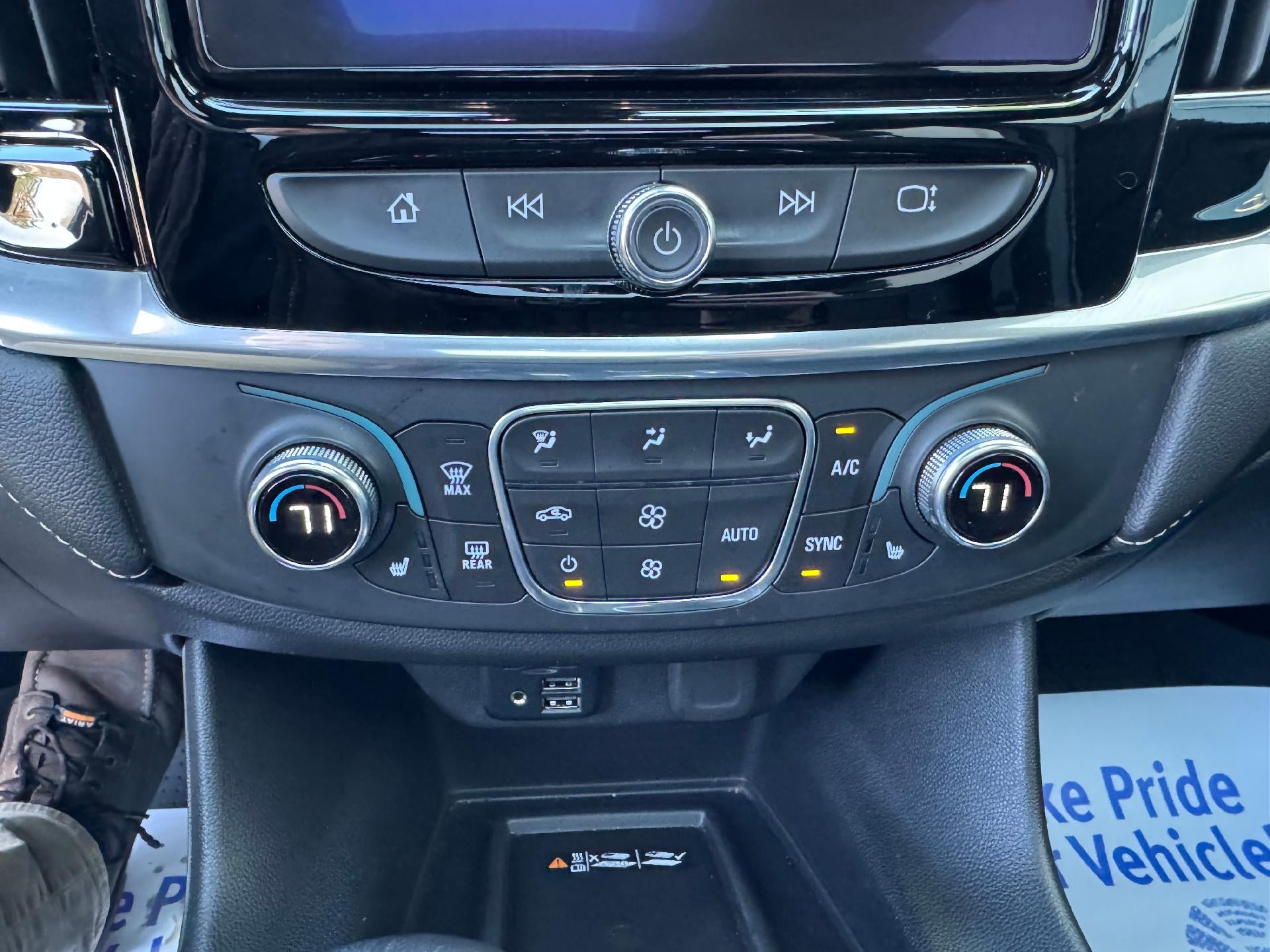 2022 Chevrolet Traverse LT Leather