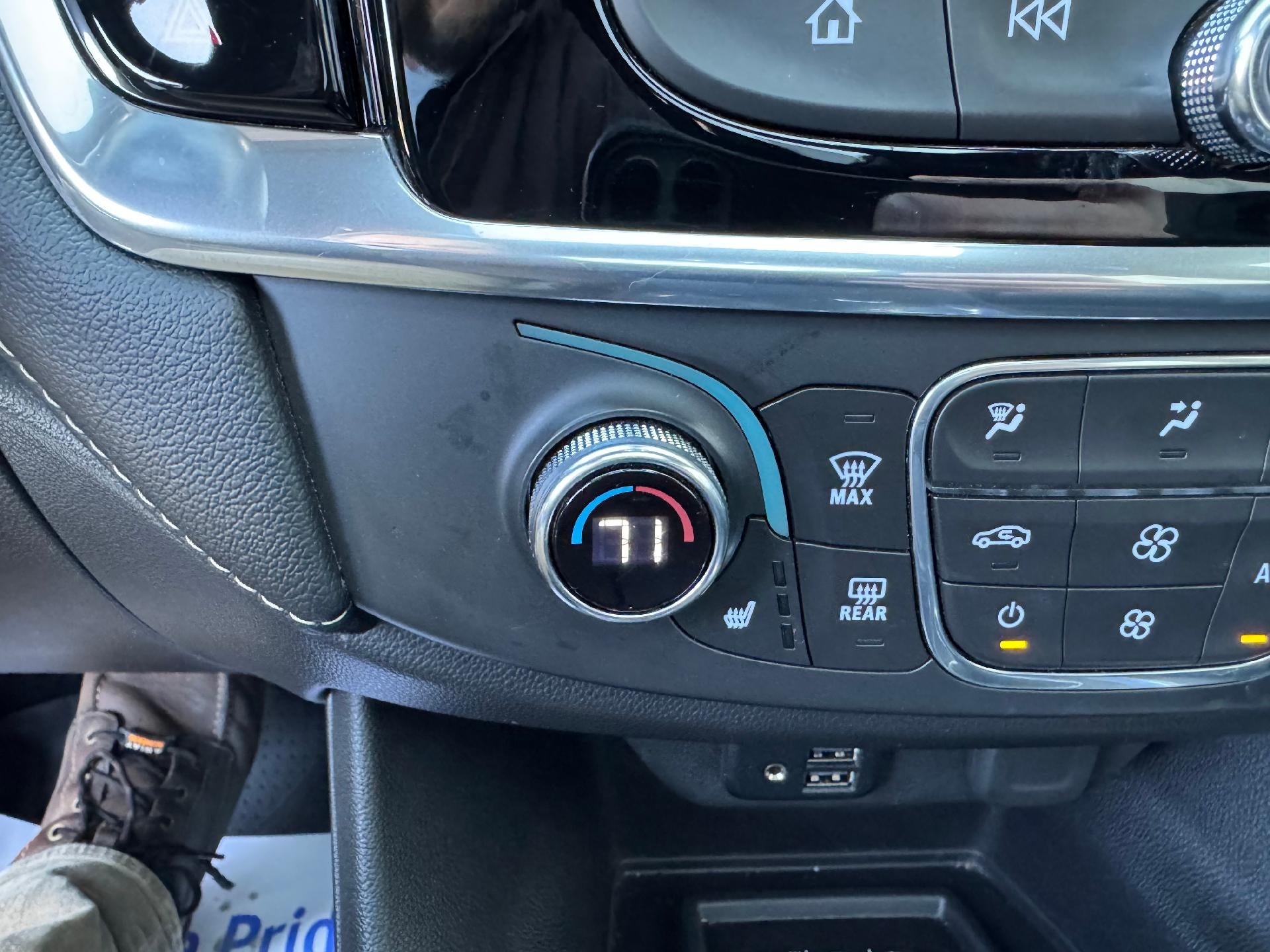 2022 Chevrolet Traverse LT Leather