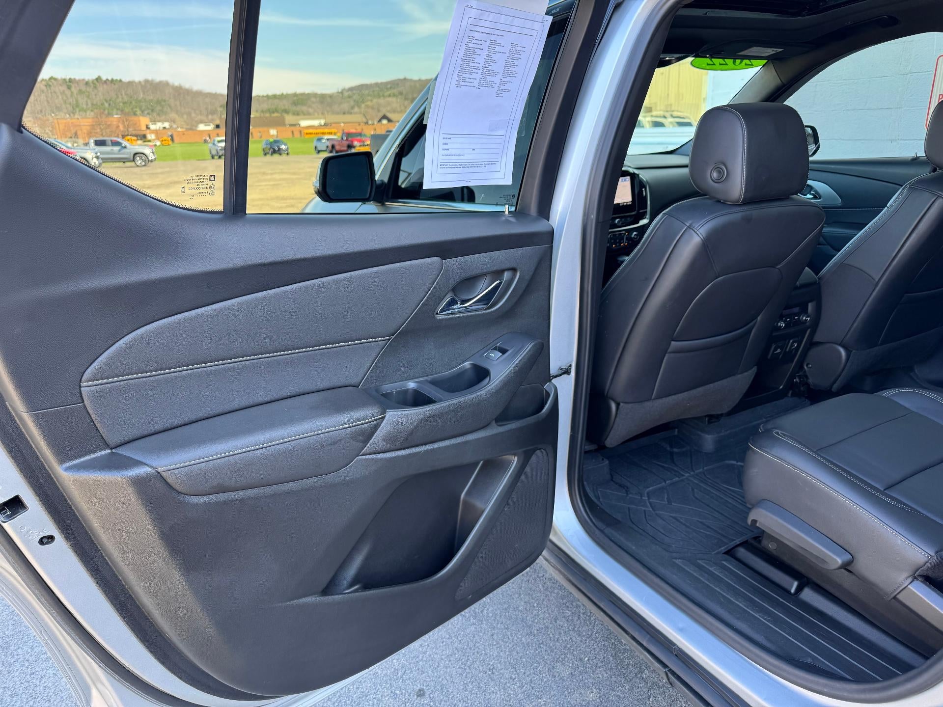 2022 Chevrolet Traverse LT Leather