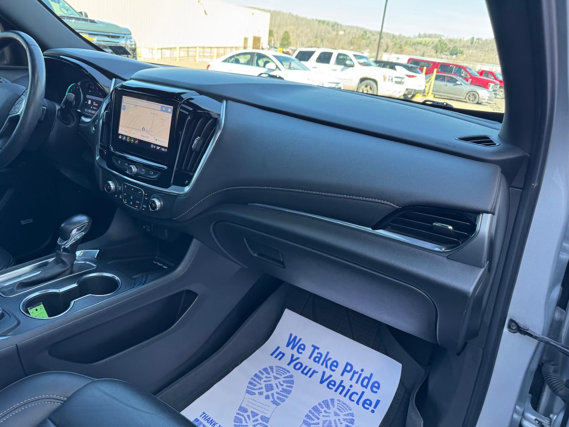 2022 Chevrolet Traverse LT Leather