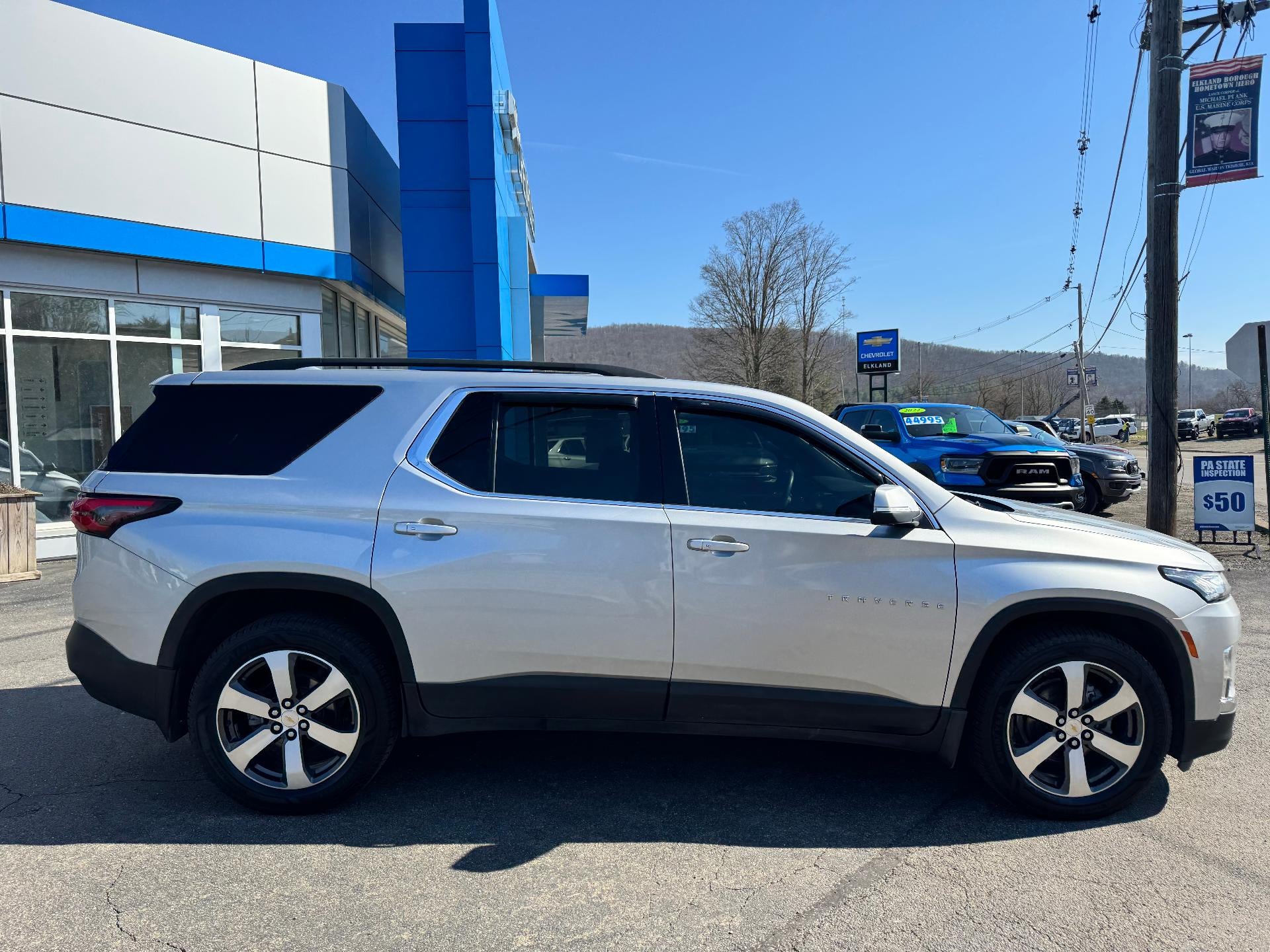 2022 Chevrolet Traverse LT Leather
