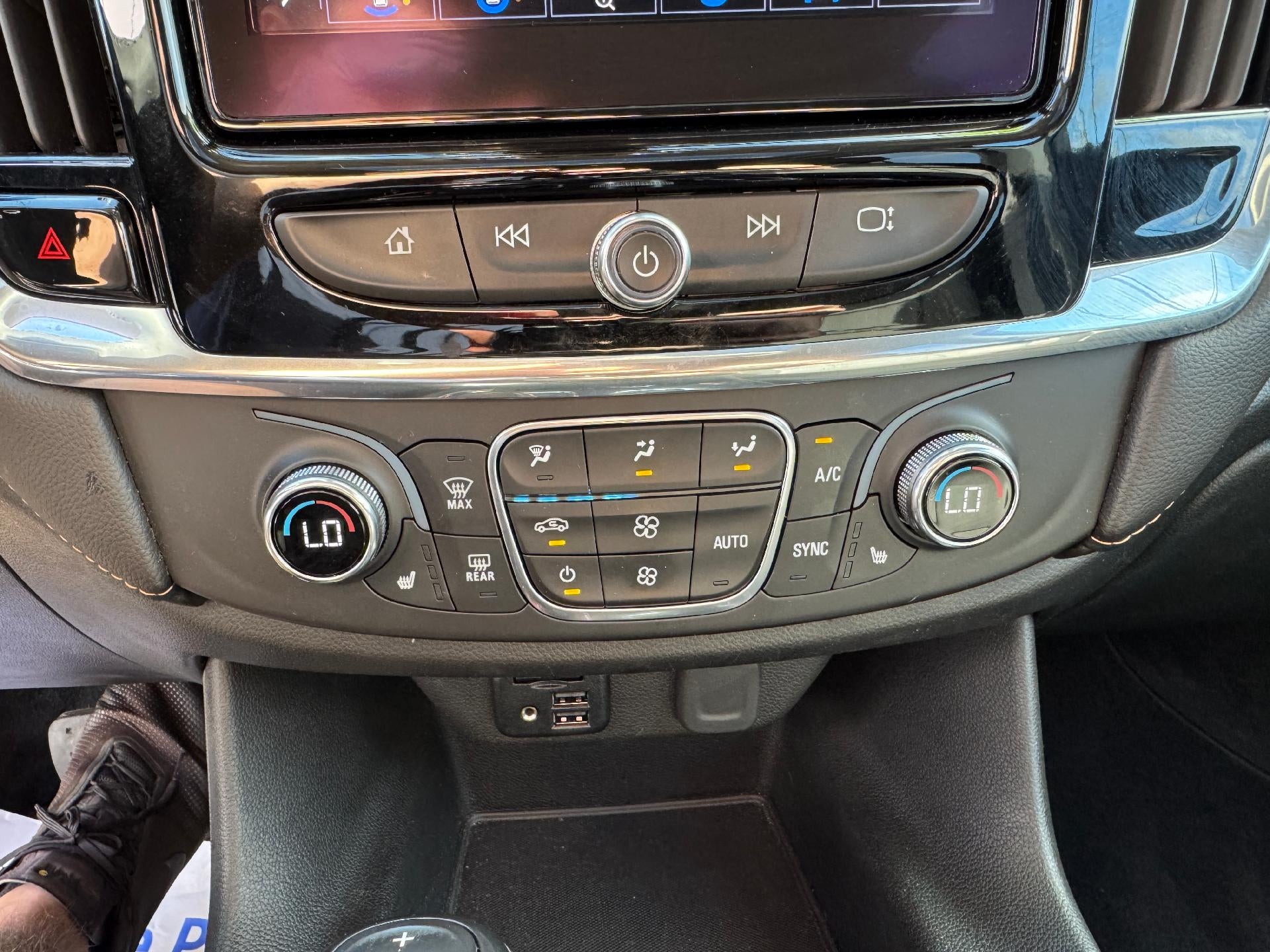 2020 Chevrolet Traverse LT Leather