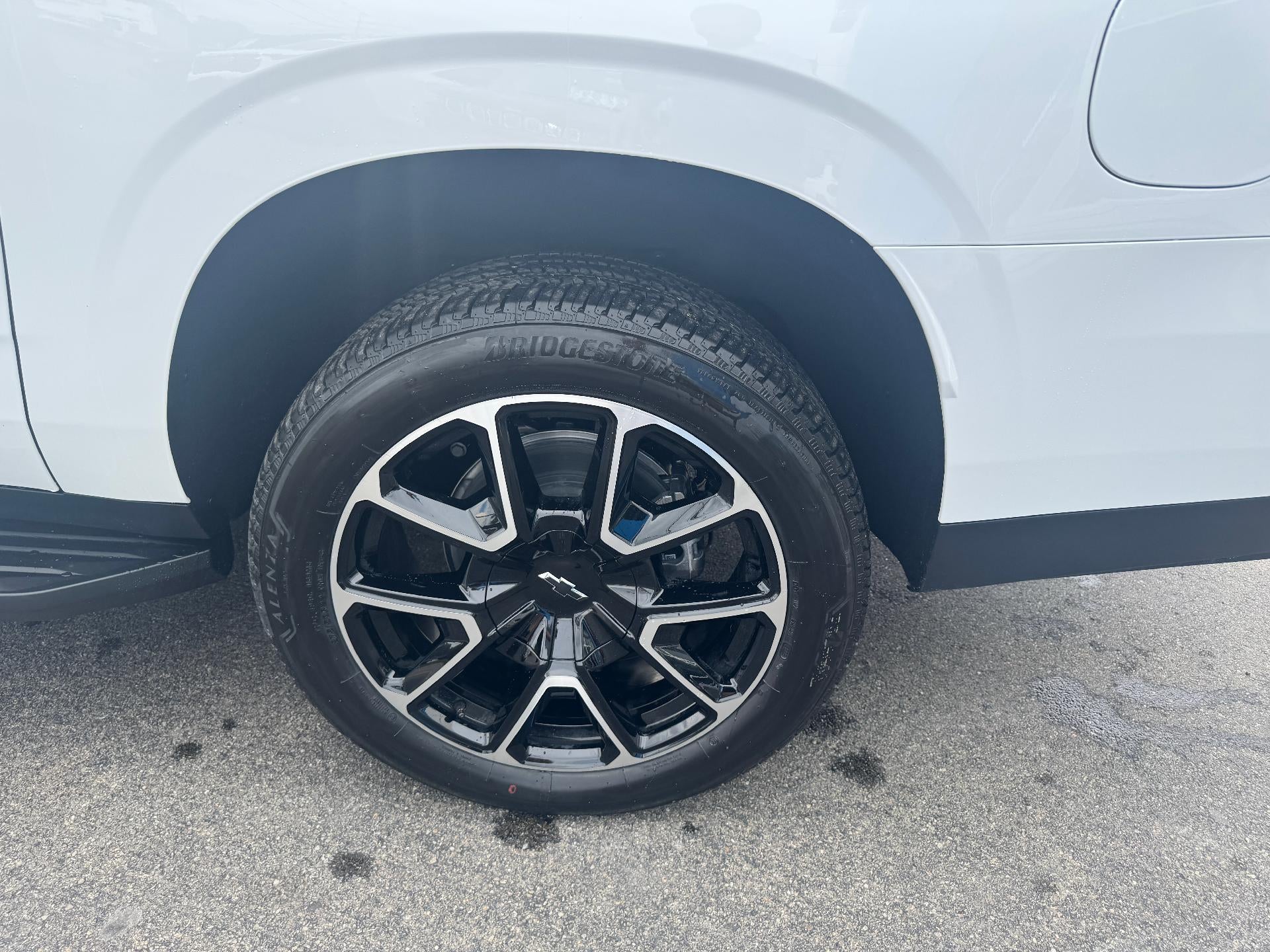 2027 Chevrolet Suburban RST - Photo 14