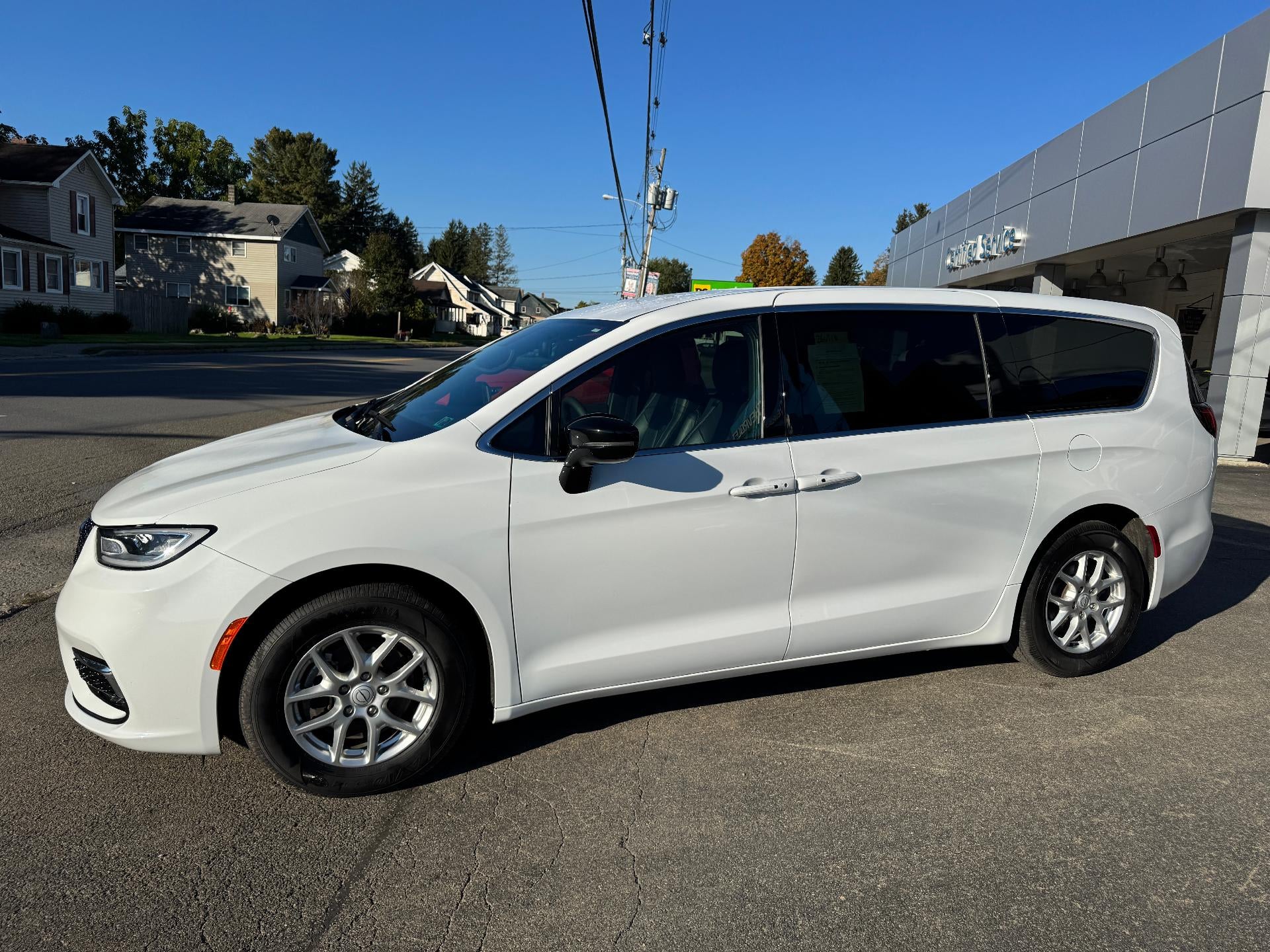 2026 Chrysler Pacifica Select