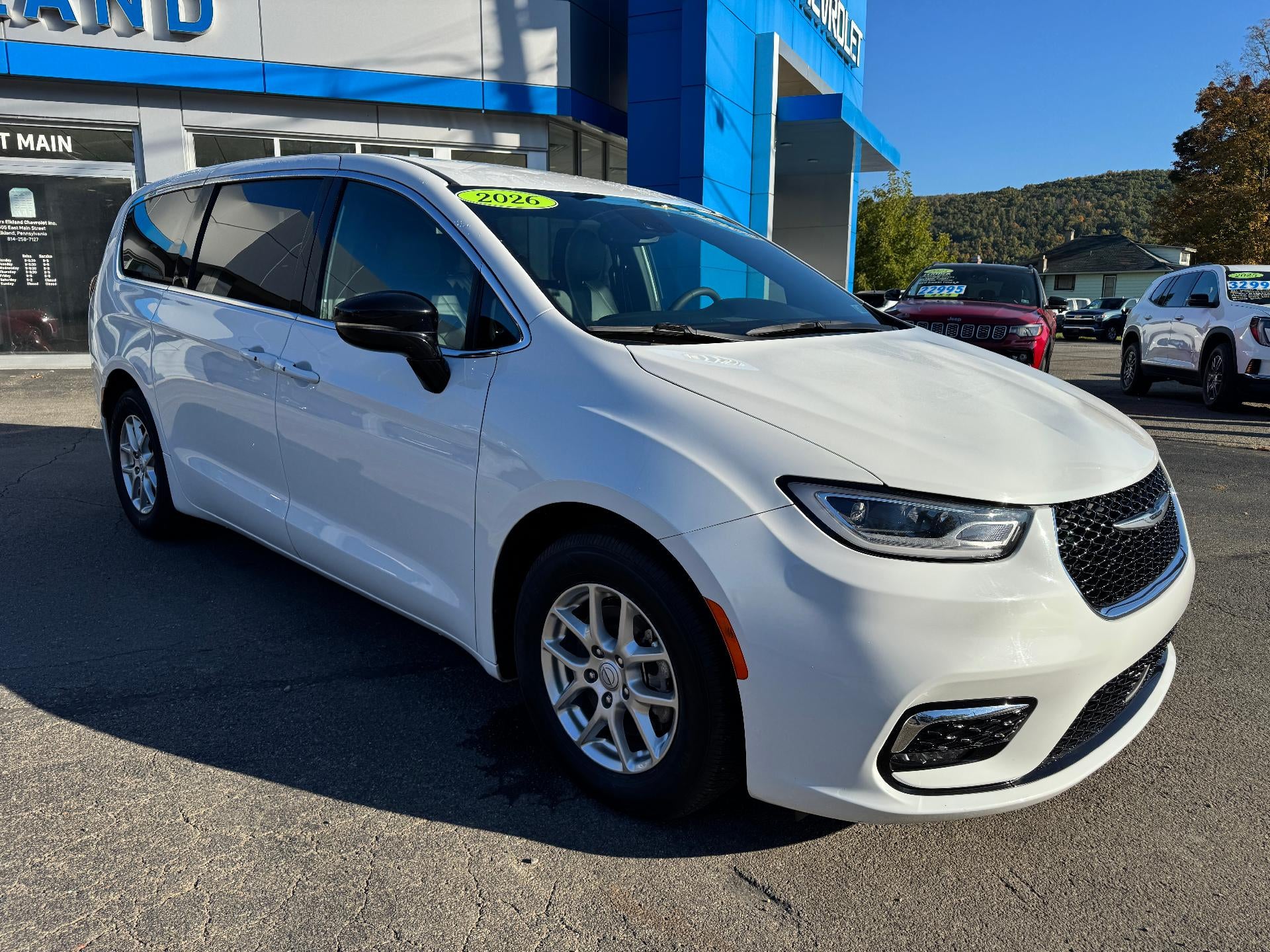 2026 Chrysler Pacifica Select