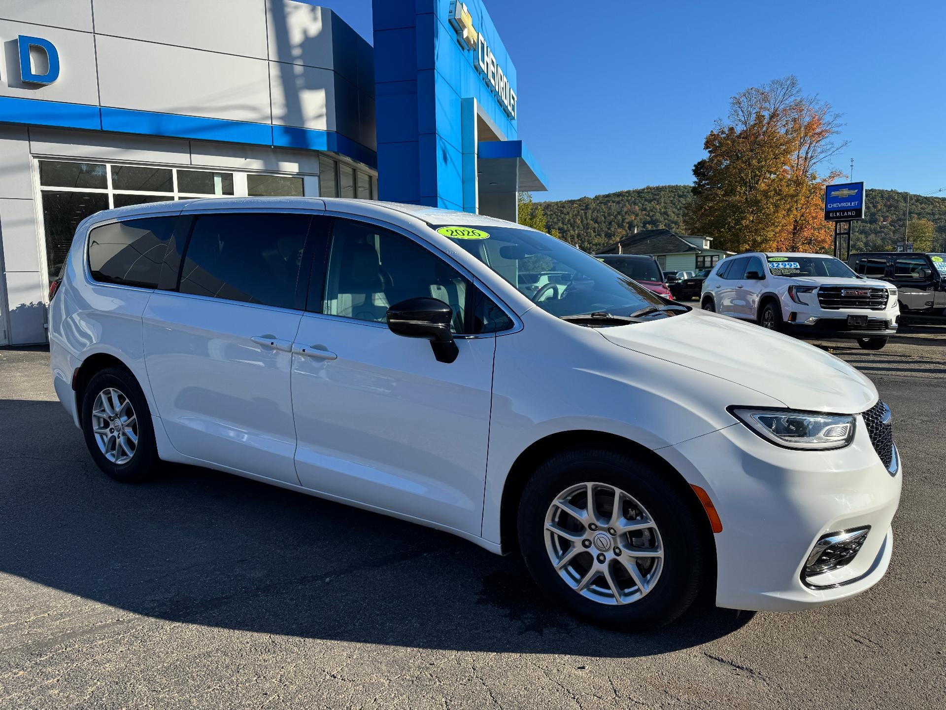 2026 Chrysler Pacifica Select