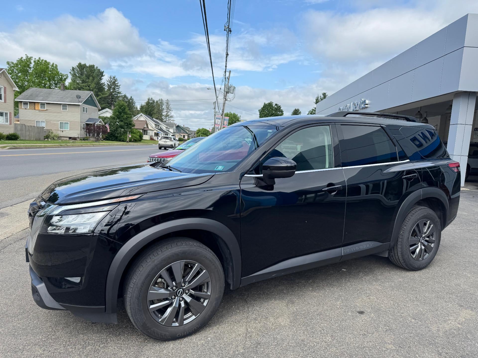 2025 Nissan Pathfinder SV