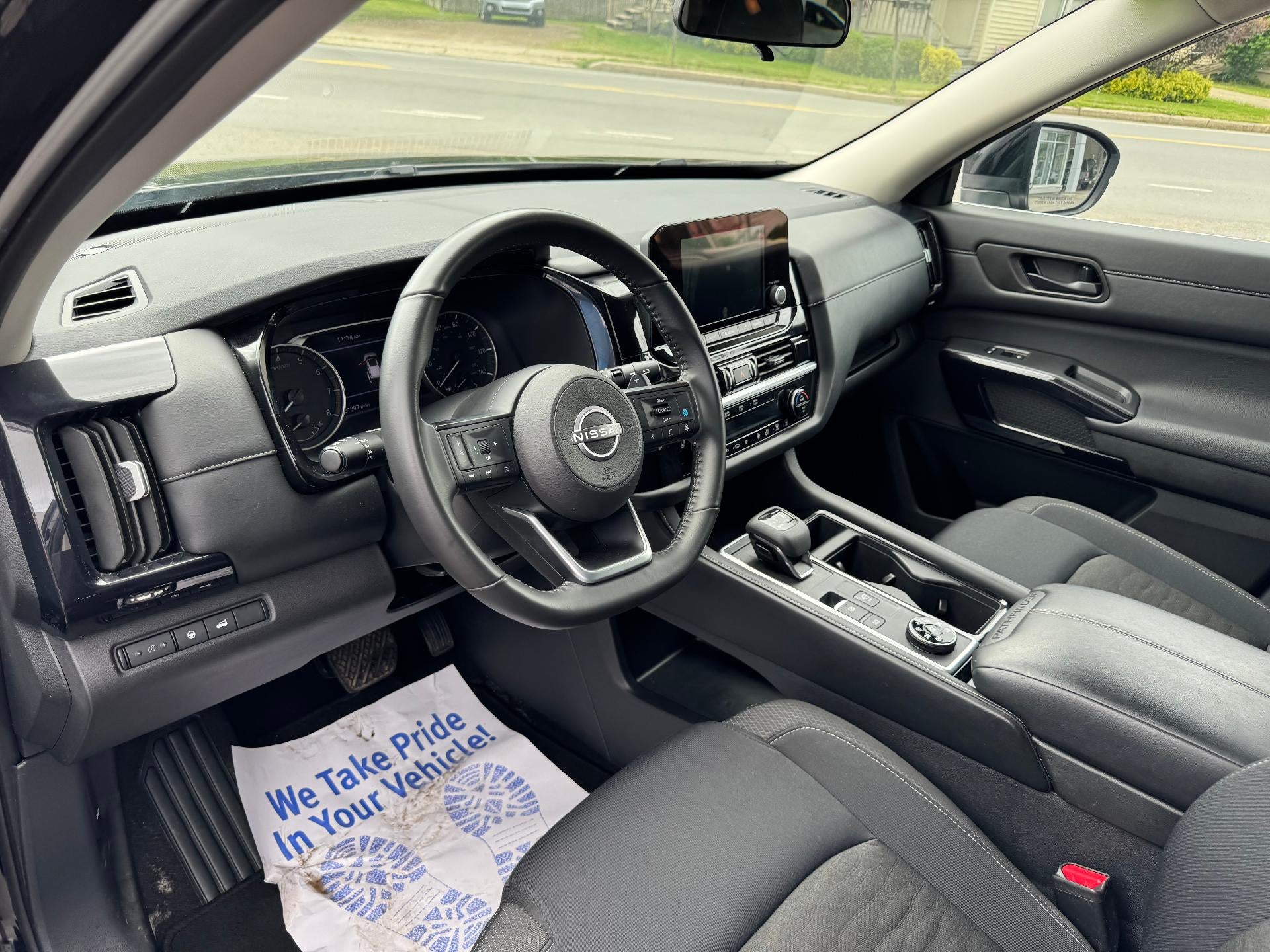 2025 Nissan Pathfinder SV