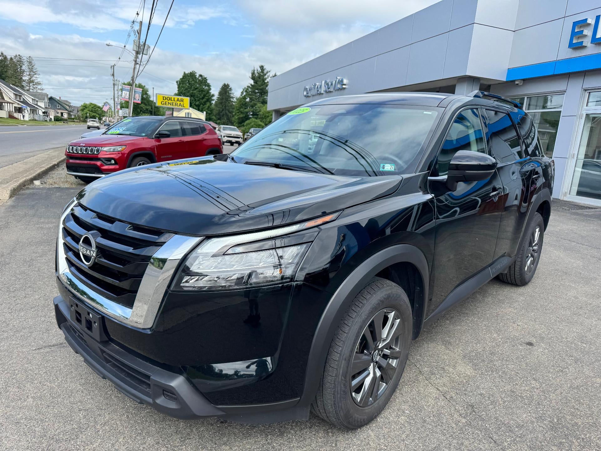 2025 Nissan Pathfinder SV