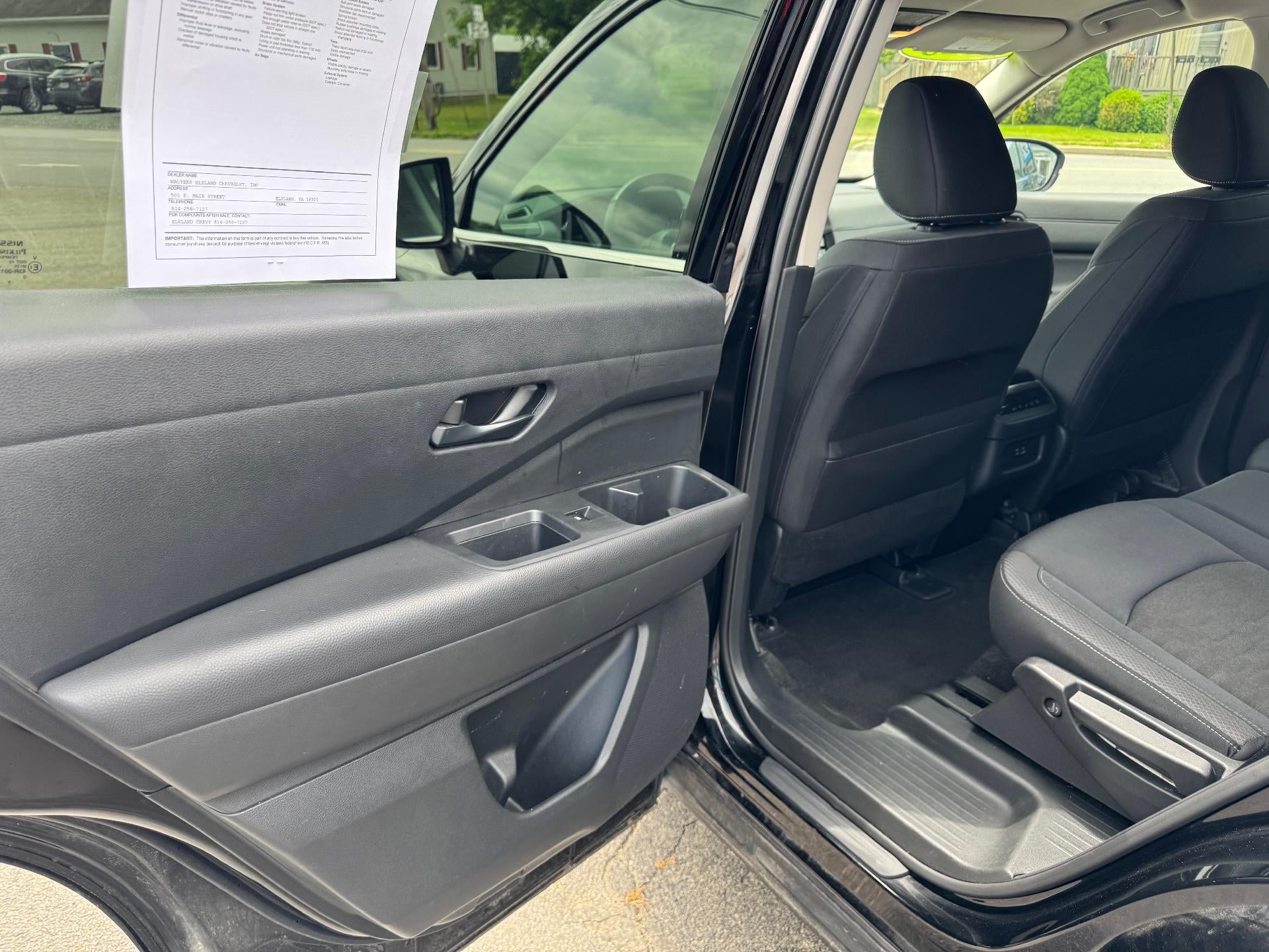 2025 Nissan Pathfinder SV