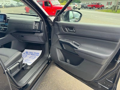 2025 Nissan Pathfinder SV