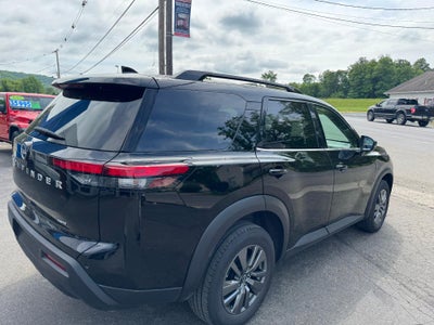2025 Nissan Pathfinder SV