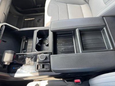 2022 Toyota Tundra 4WD SR5