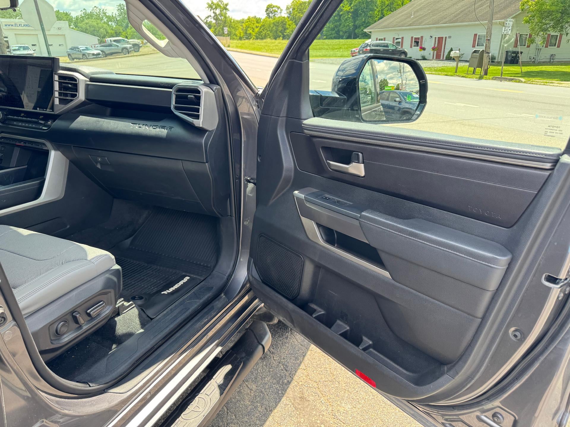 2022 Toyota Tundra 4WD SR5