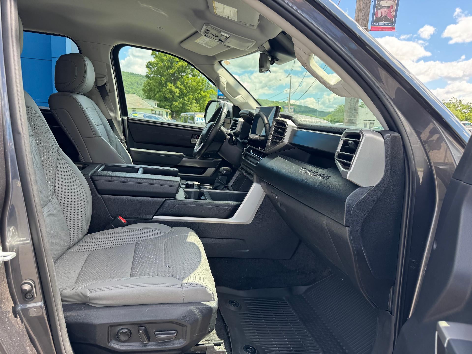 2022 Toyota Tundra 4WD SR5