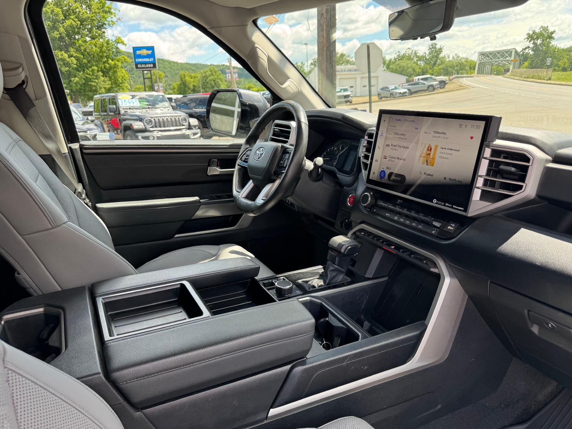 2022 Toyota Tundra 4WD SR5
