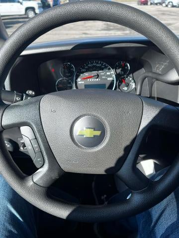2025 Chevrolet Express Passenger 3500 1LS
